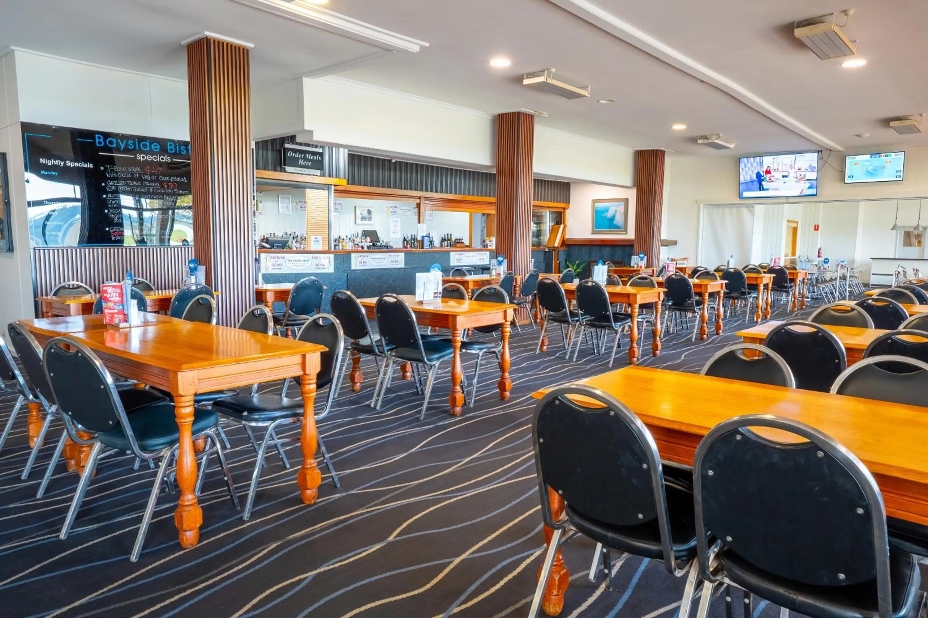 Restaurant/places to eat in Bayside Hotel