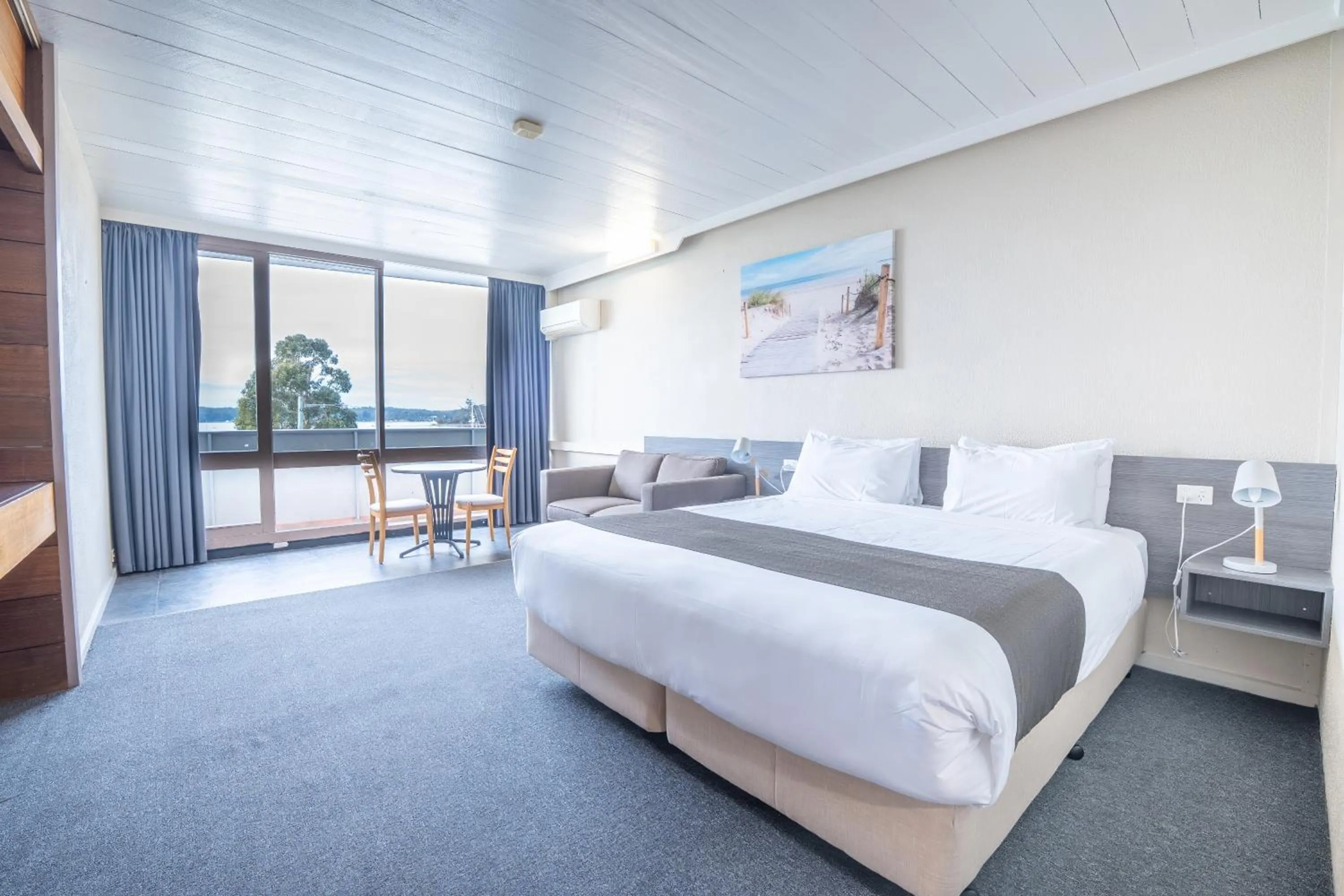 Bed in Bayside Hotel