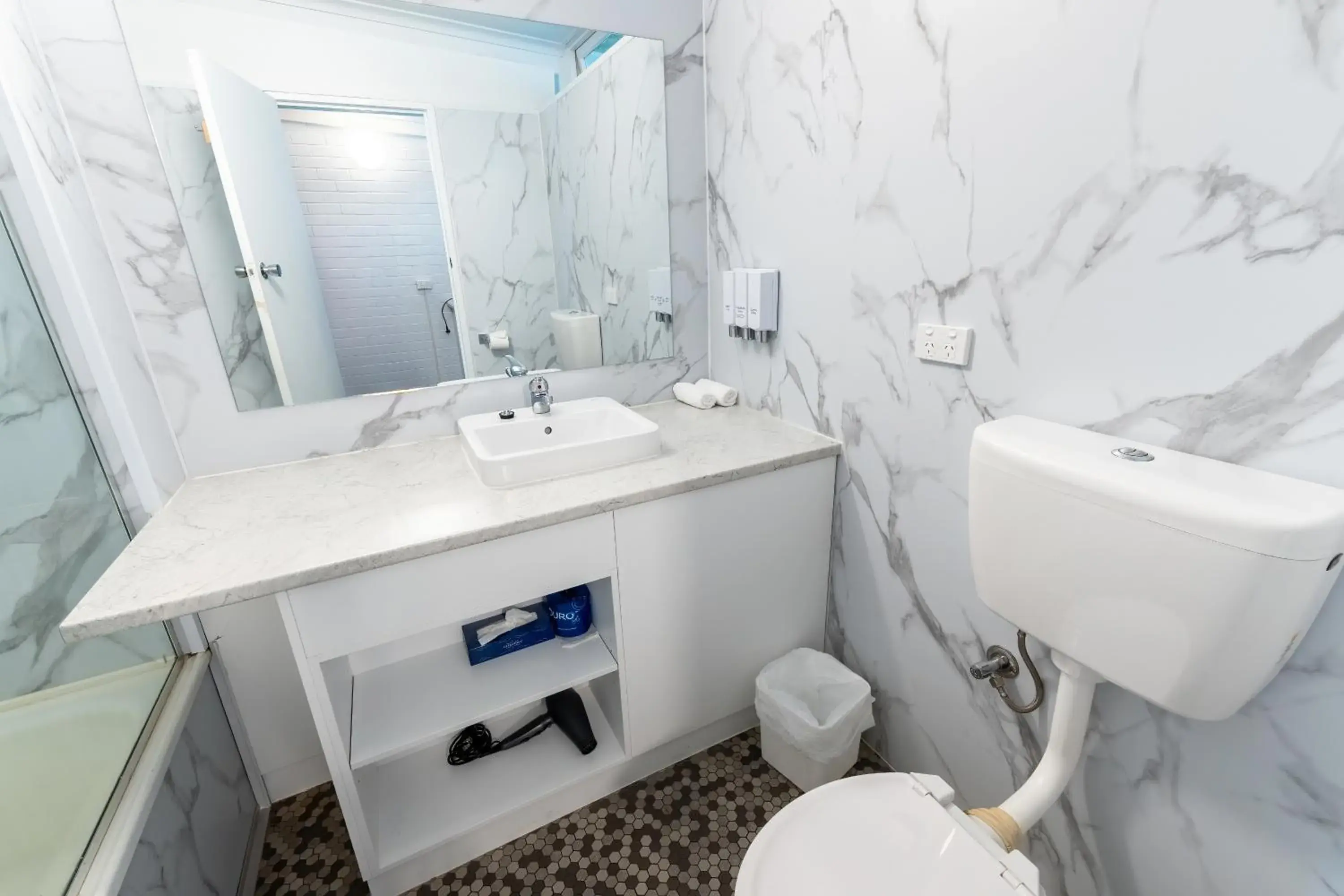 Standard Queen + Single Room in Bayside Hotel Standard Queen + Single Room in Bayside Hotel