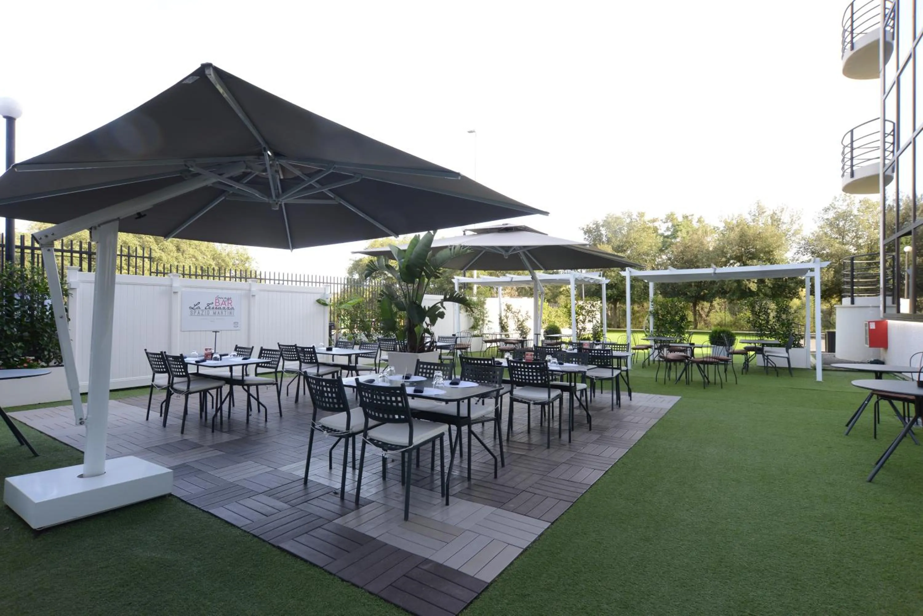 Restaurant/places to eat in Hotel The Brand