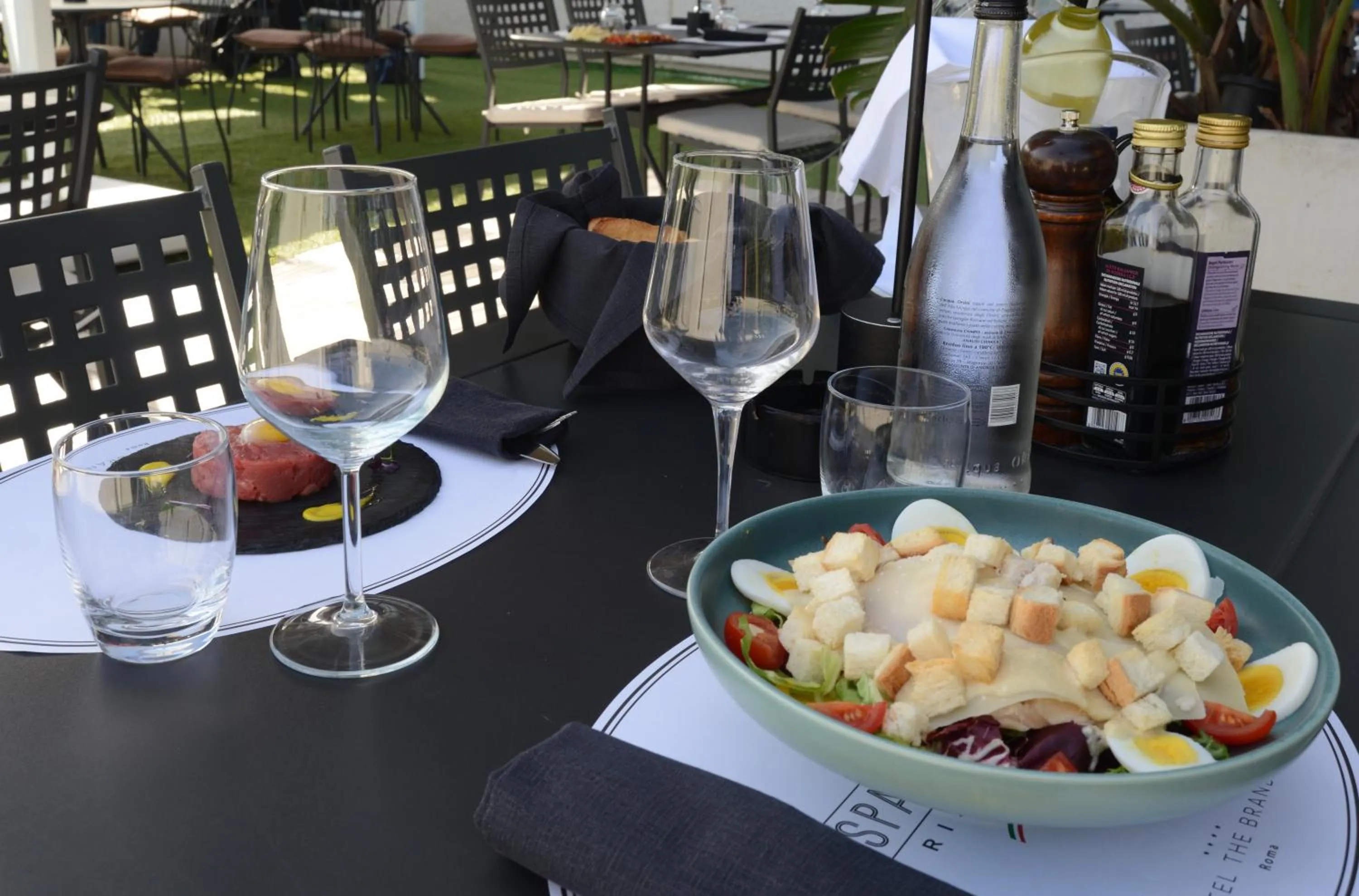 Restaurant/places to eat in Hotel The Brand