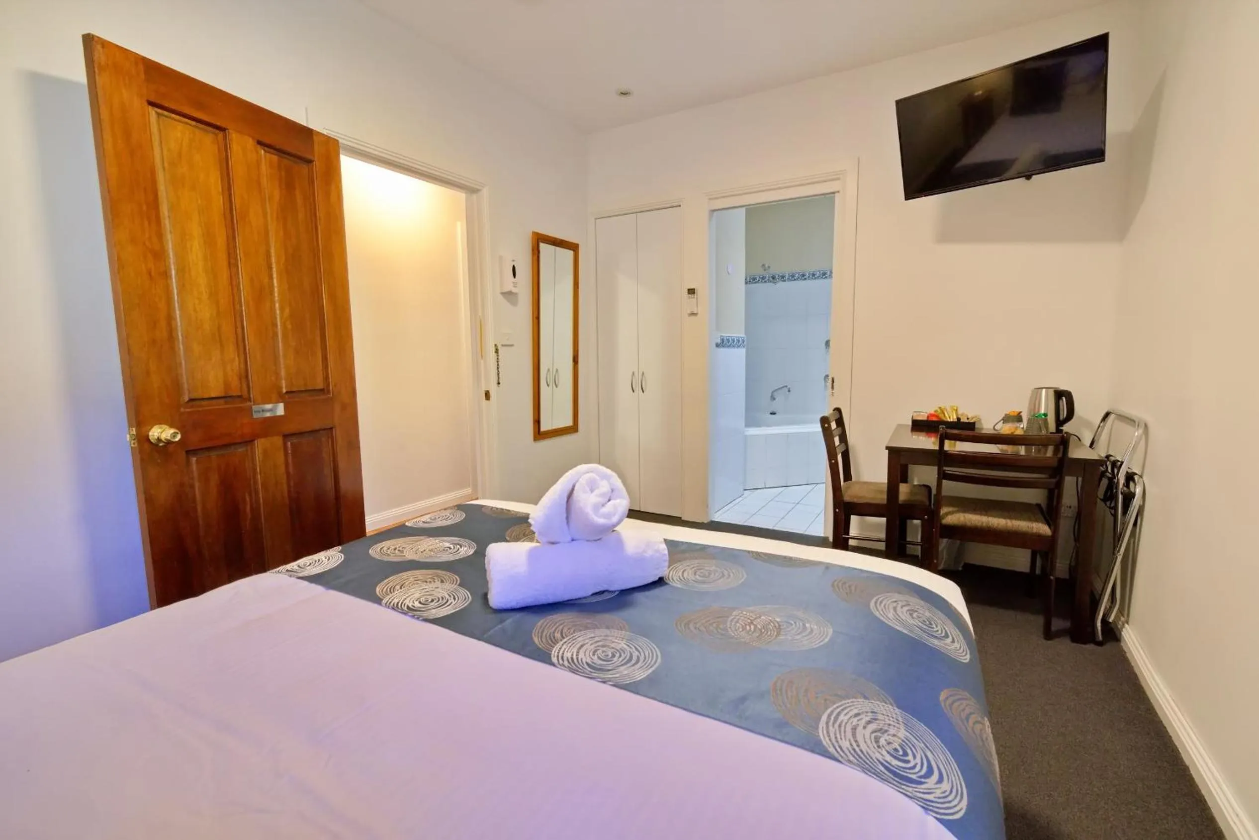 Bedroom, Bed in Tranquilles Bed & Breakfast