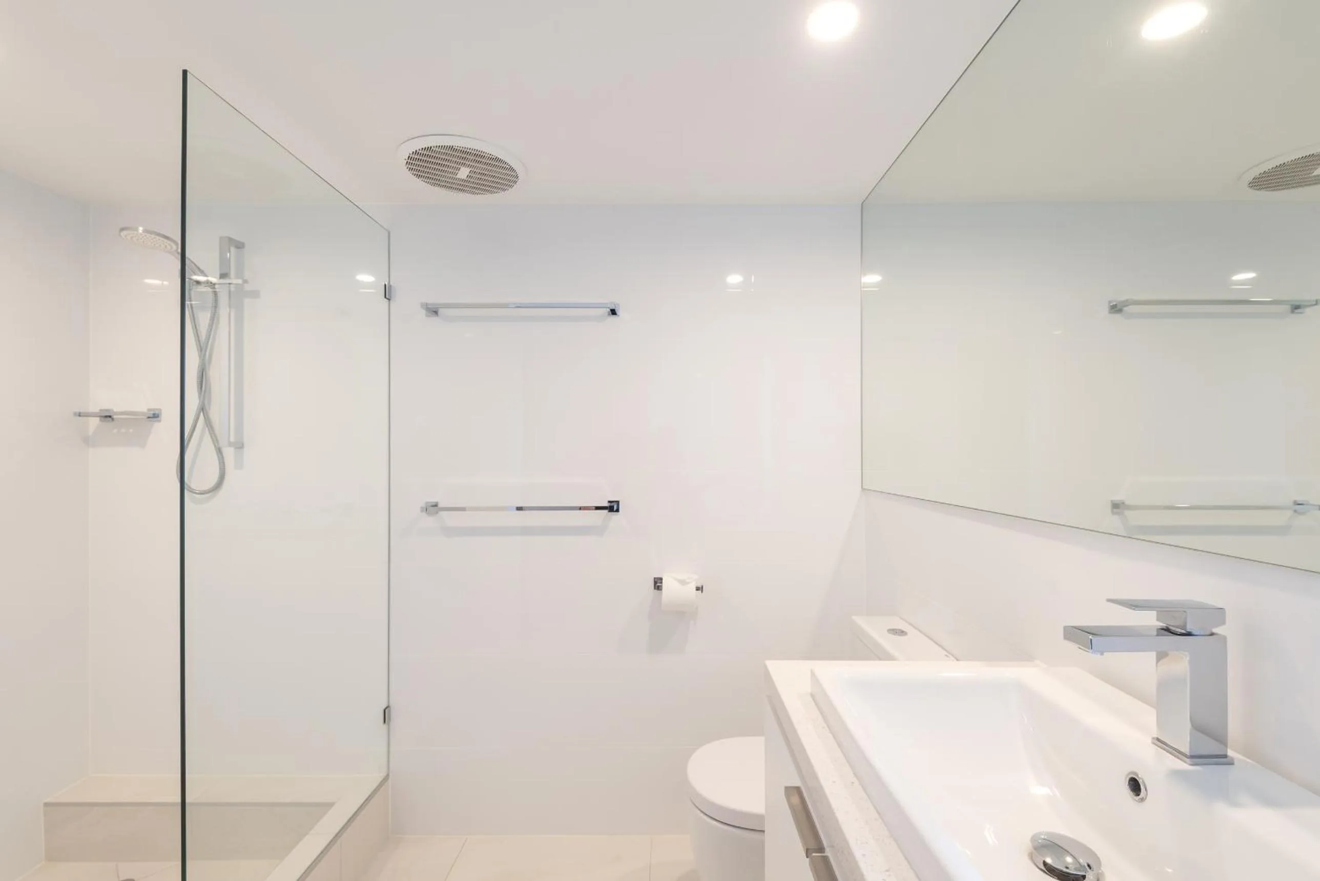 Bathroom in Munna Beach Apartments