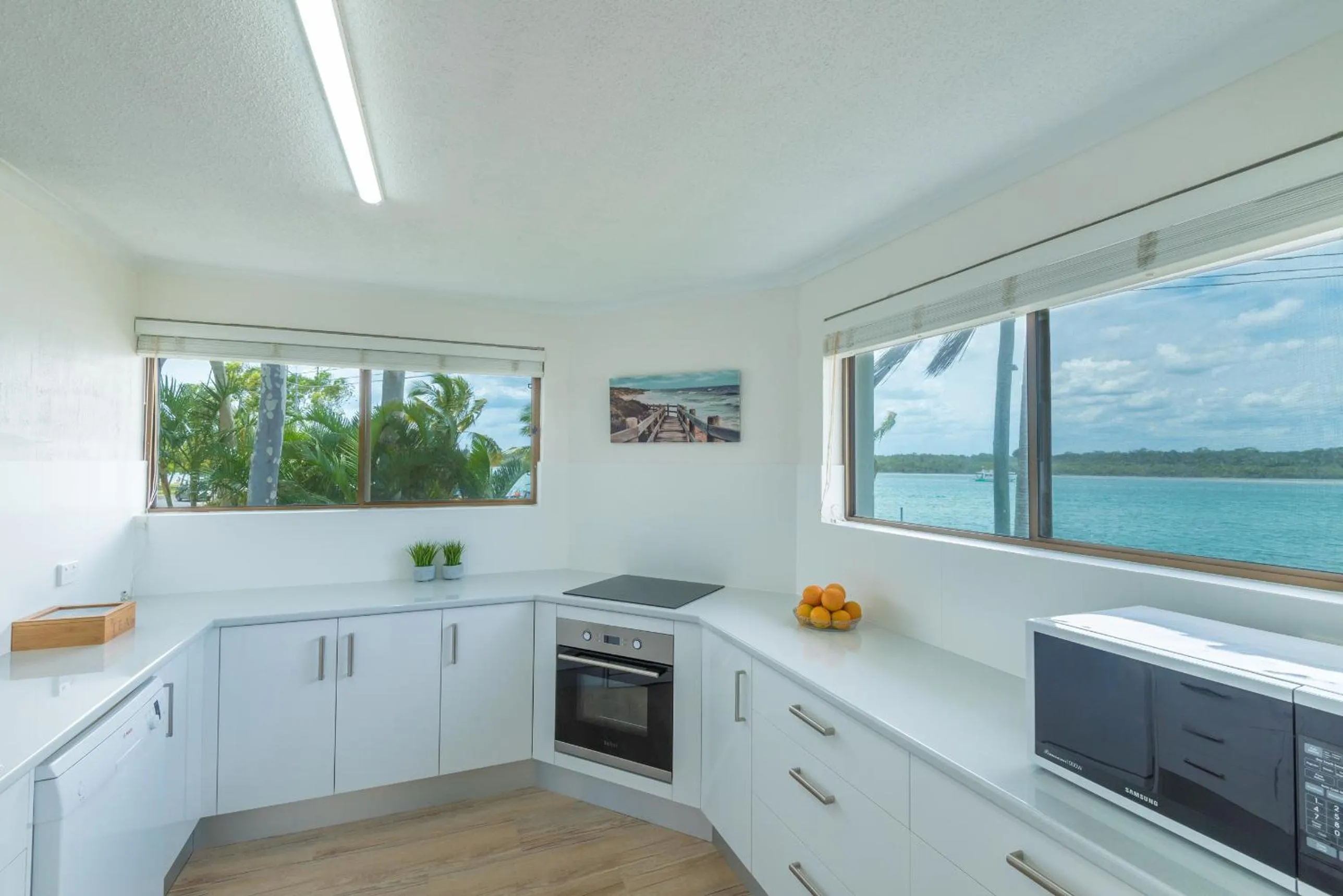 Kitchen or kitchenette in Munna Beach Apartments