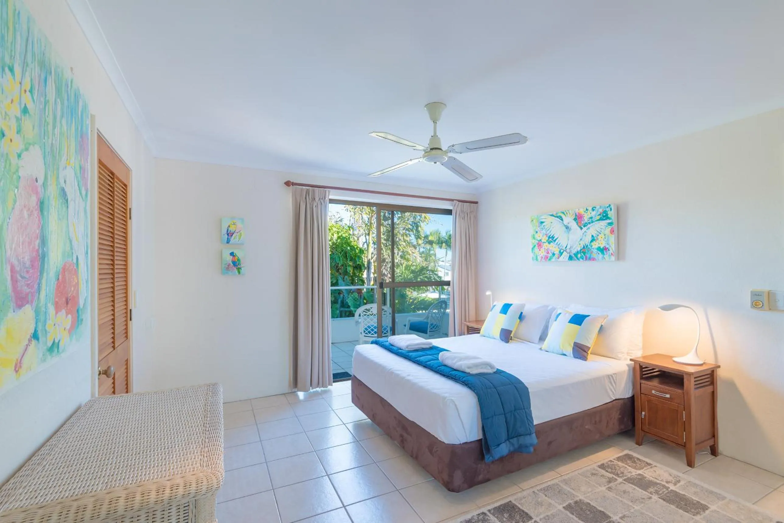 Balcony/Terrace, Bed in Munna Beach Apartments