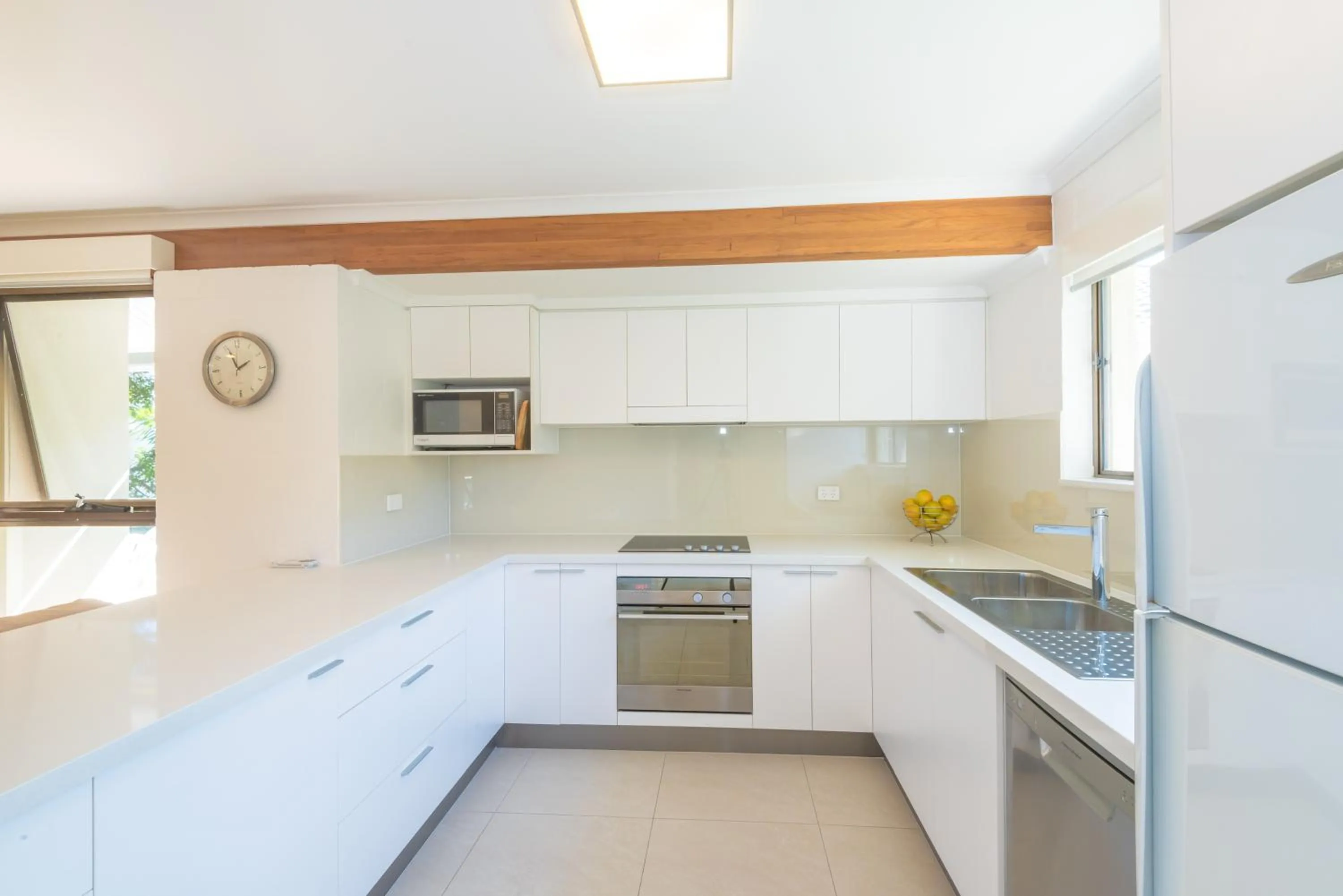 Kitchen or kitchenette in Munna Beach Apartments