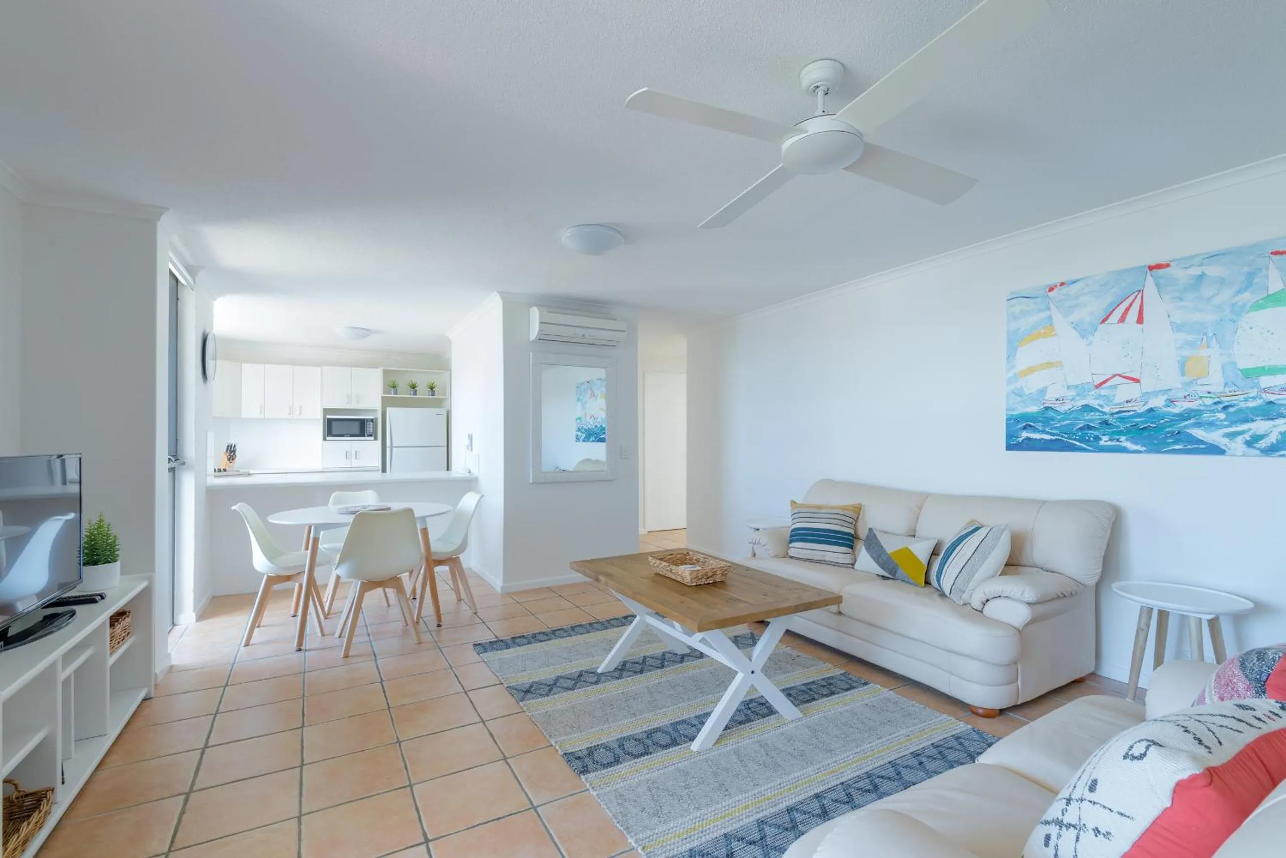 Kitchen or kitchenette in Munna Beach Apartments