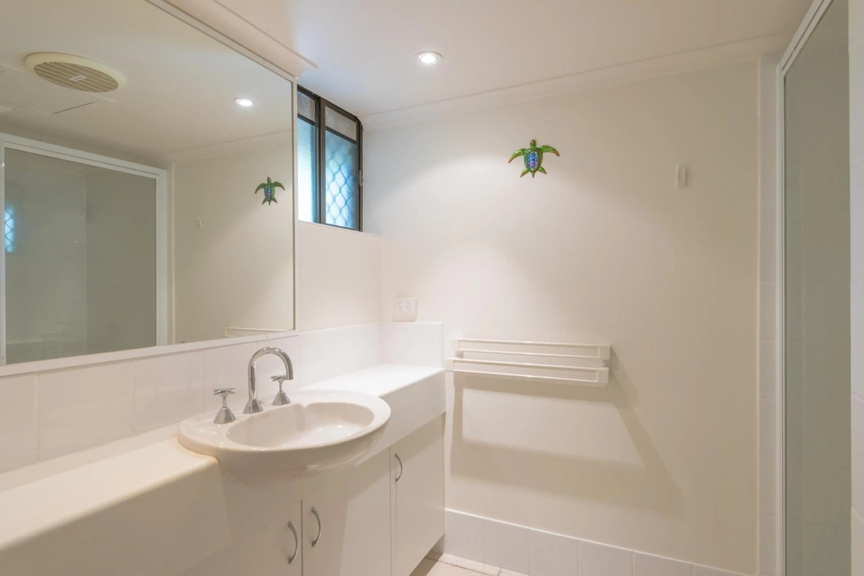 Bathroom in Munna Beach Apartments