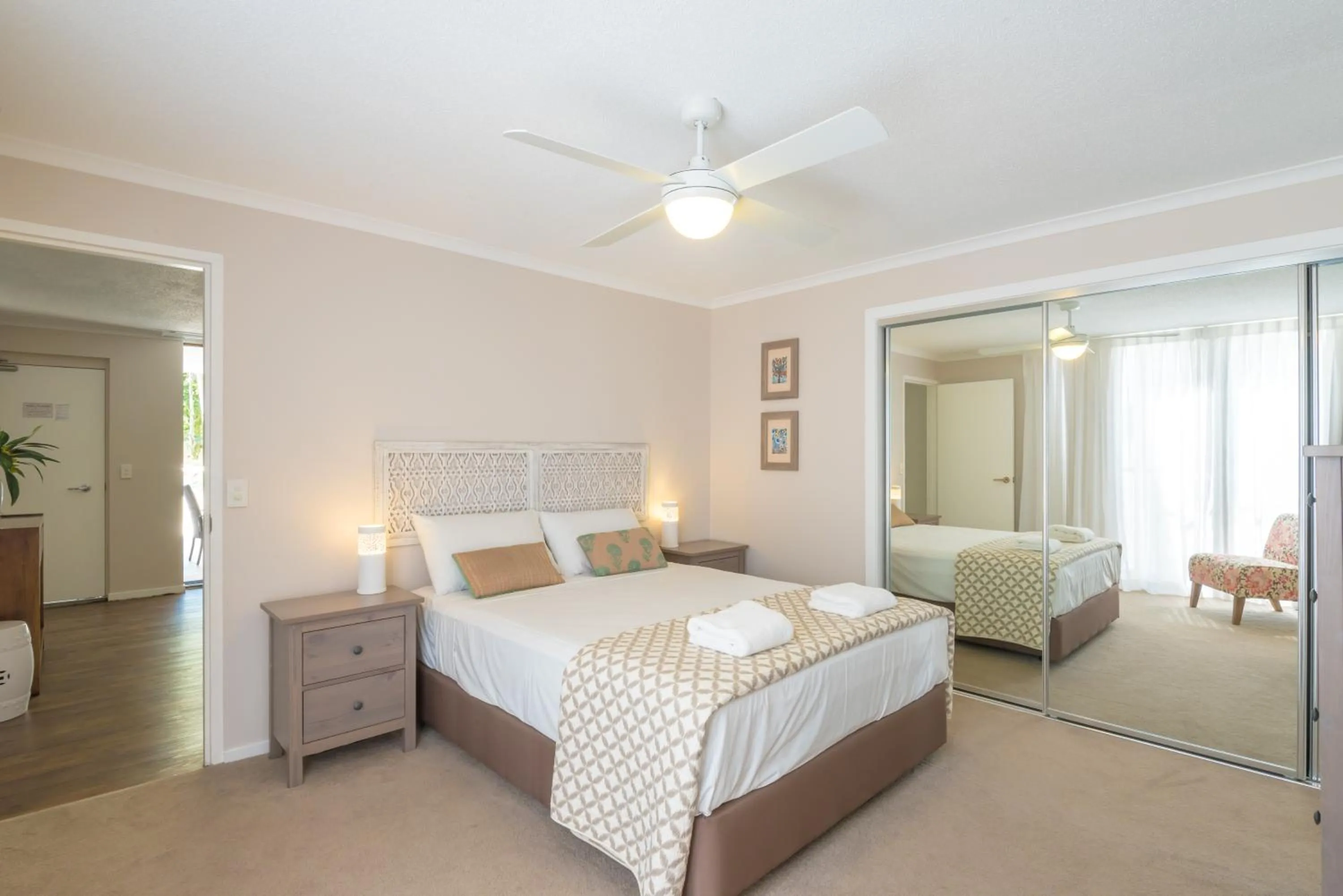 Bedroom, Bed in Munna Beach Apartments