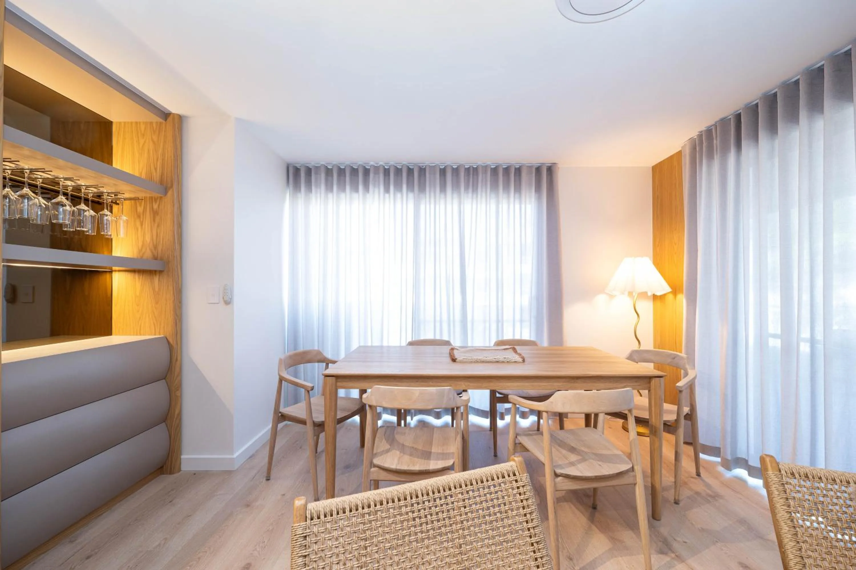 Dining area in Munna Beach Apartments