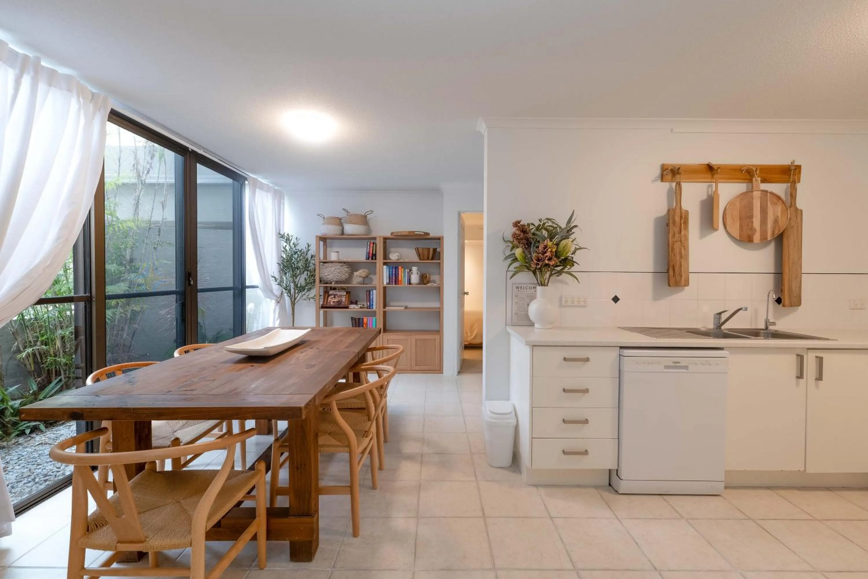 Kitchen or kitchenette in Munna Beach Apartments