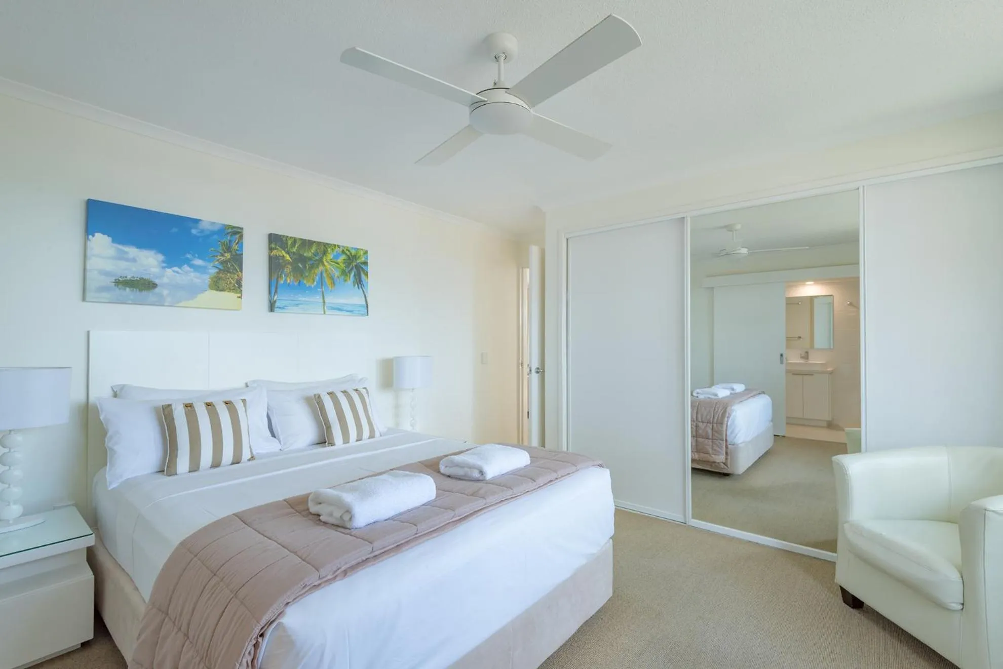 Bedroom, Bed in Munna Beach Apartments