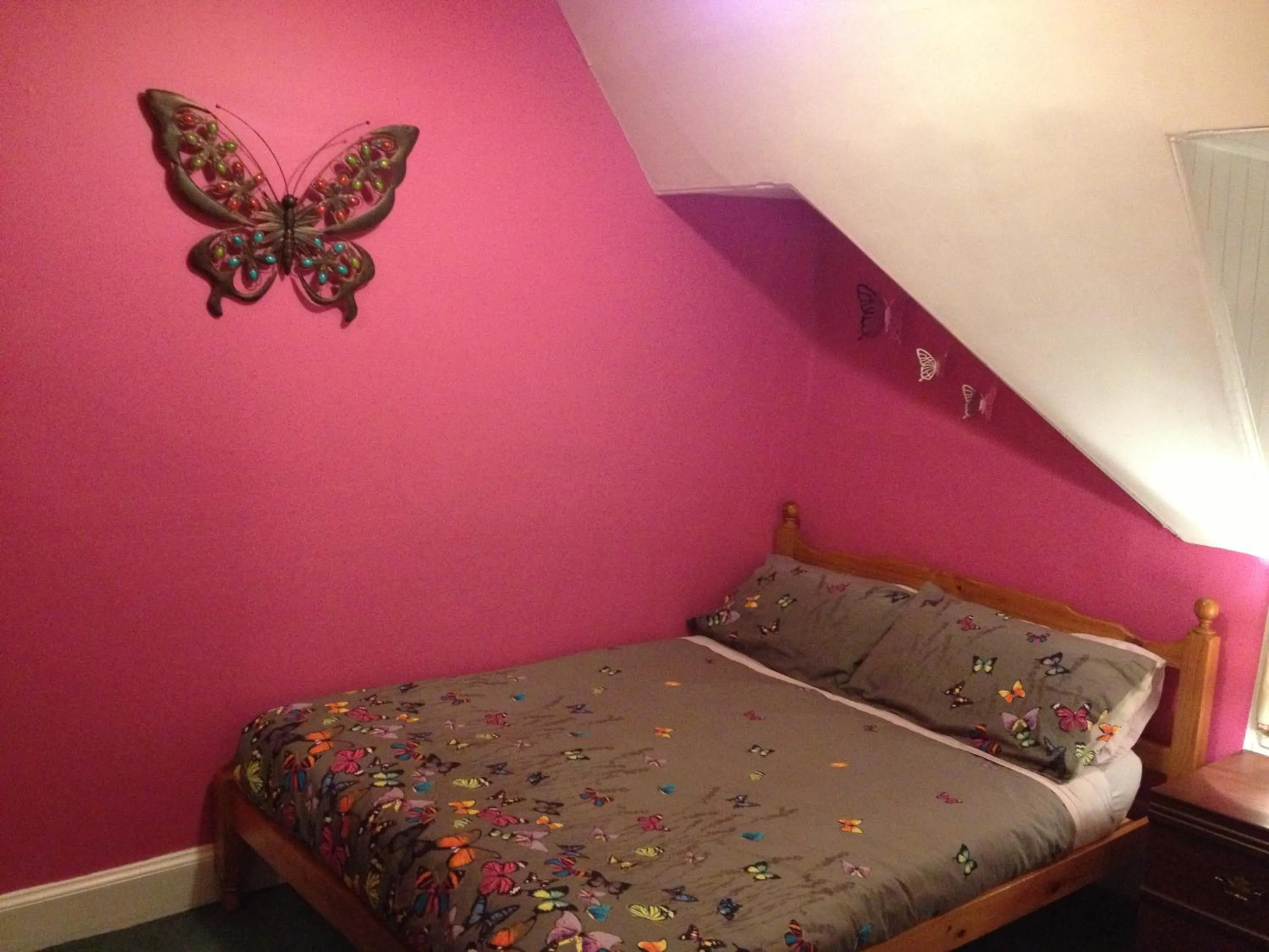 Budget Double Room with En-Suite in Pitlochry Backpackers