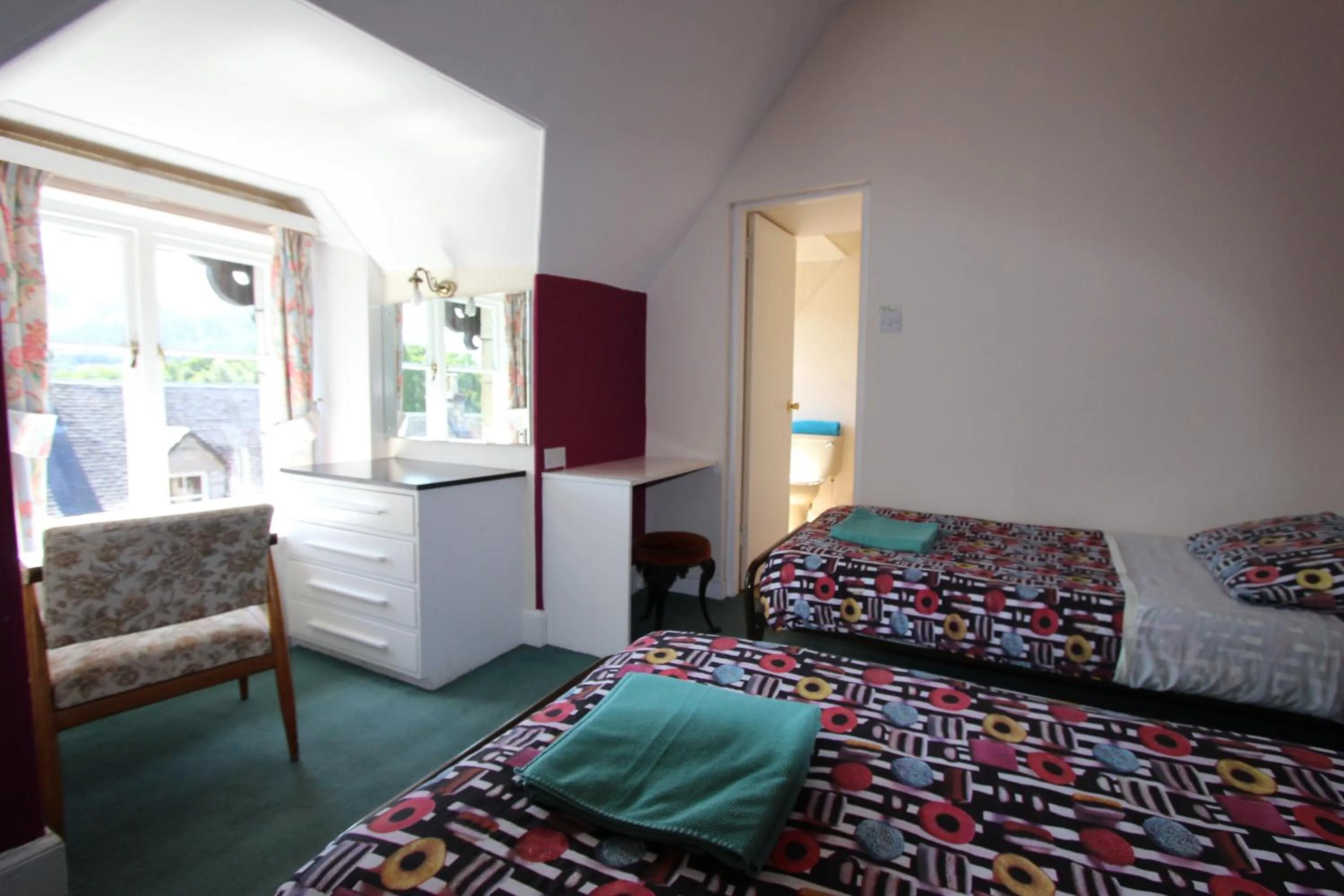 Budget Twin Room with En-Suite in Pitlochry Backpackers