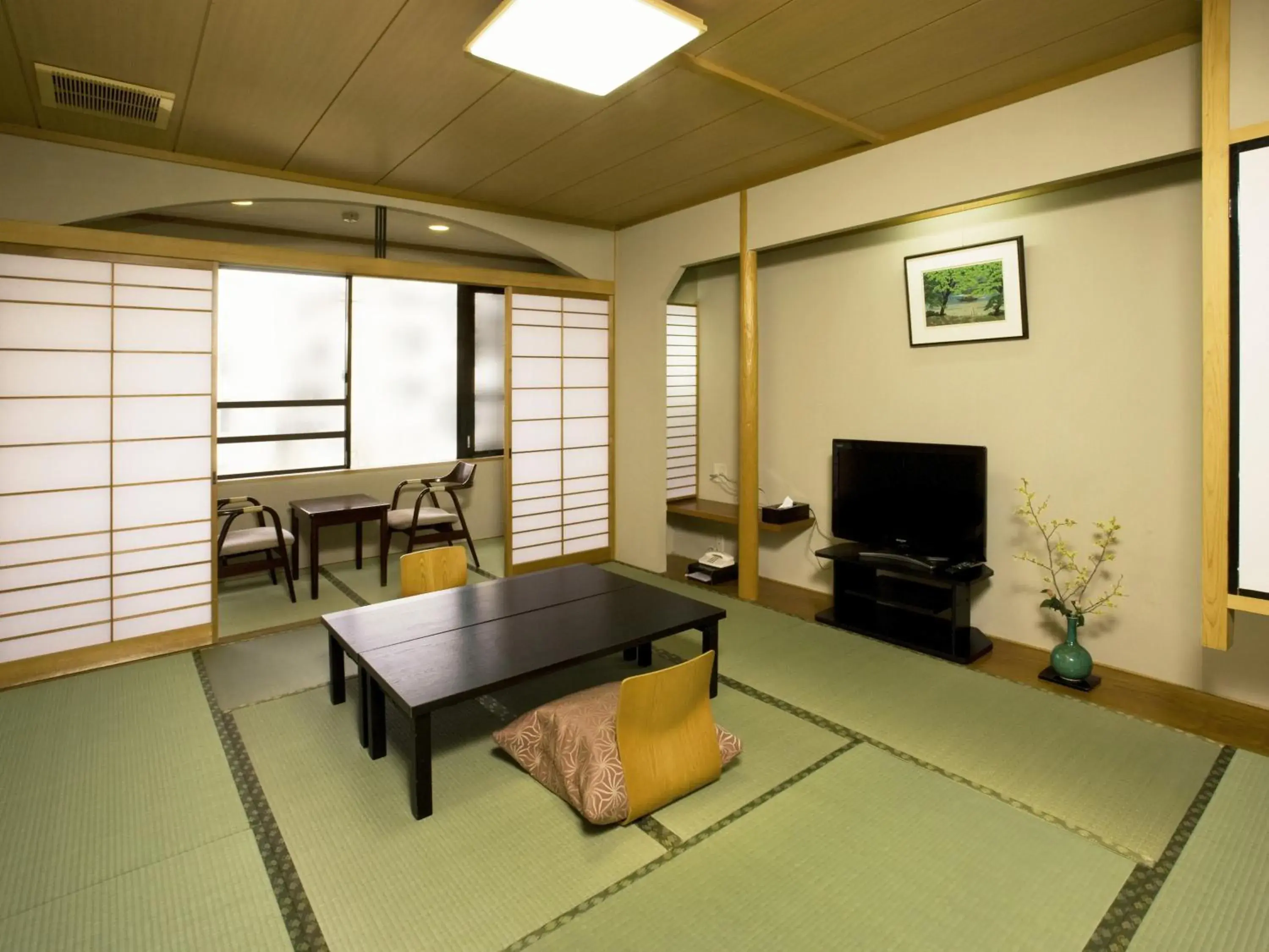 Photo of the whole room, Seating Area in Ryokan Hirashin Kyoto