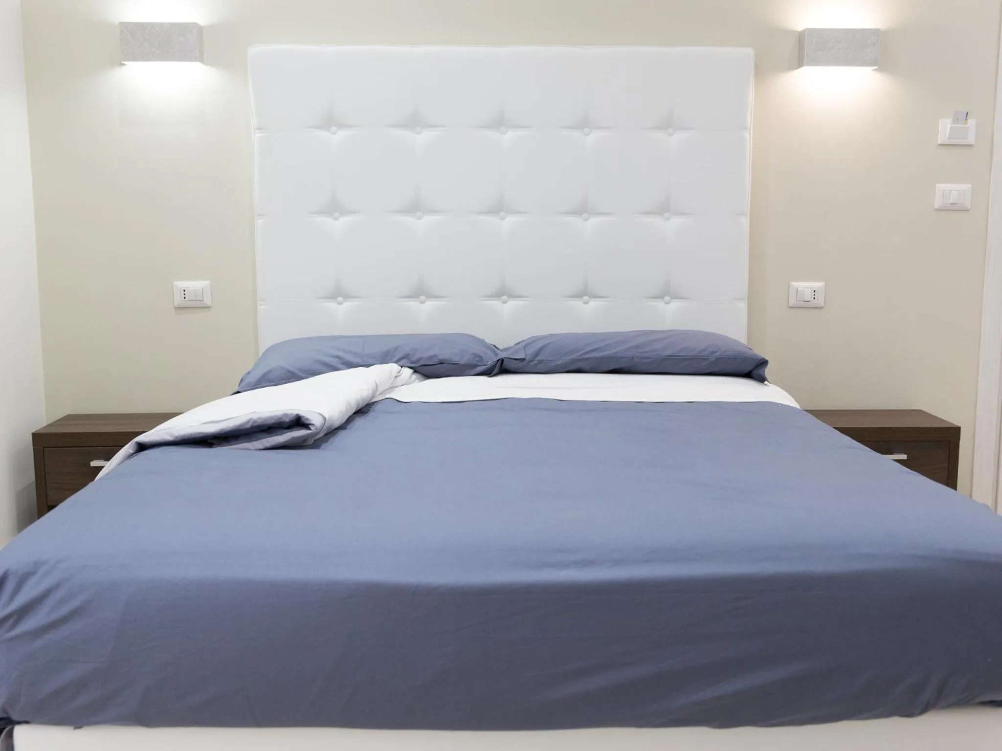 Bed in Venustas Roma Hotel