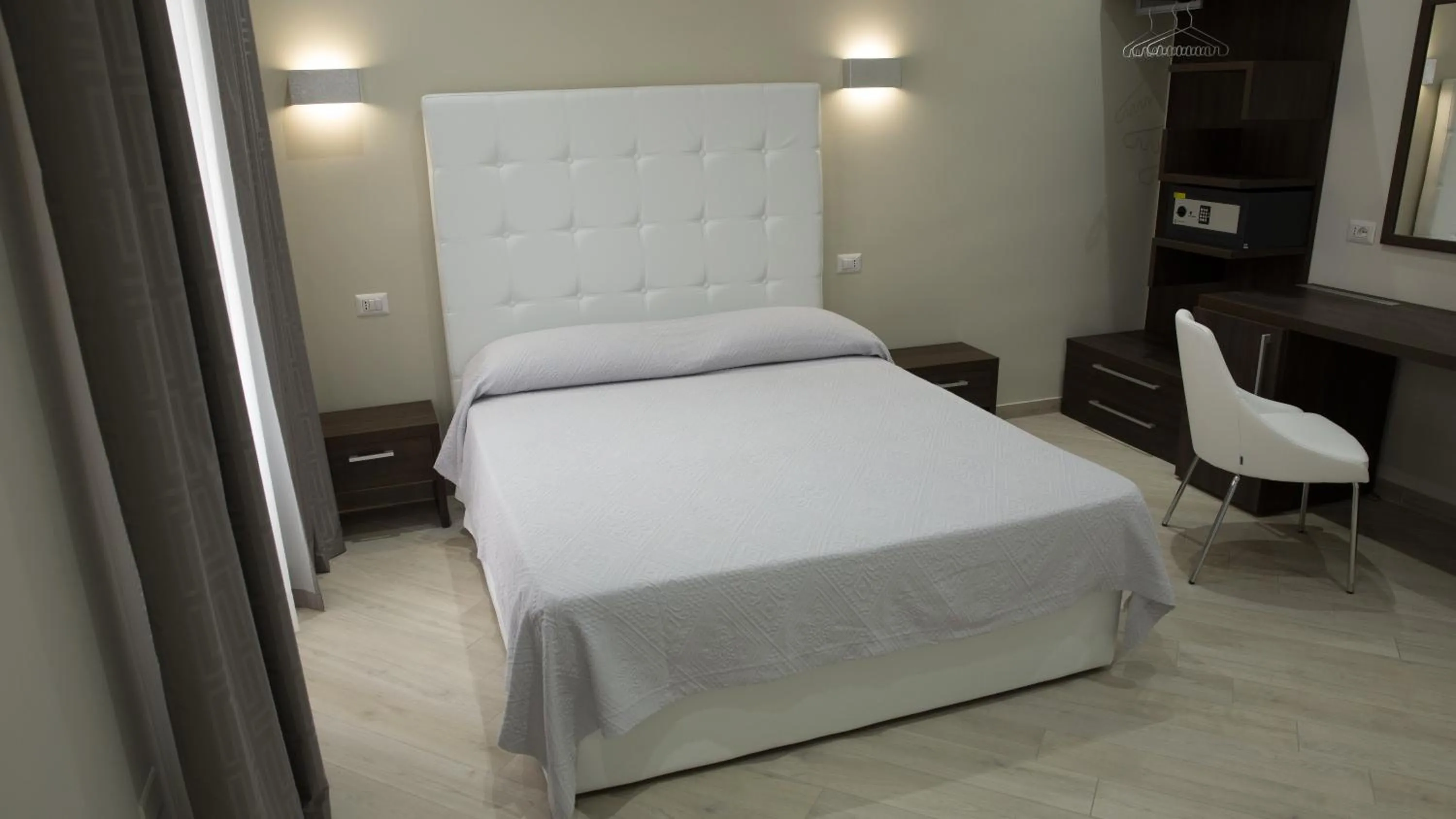 Photo of the whole room, Bed in Venustas Roma Hotel