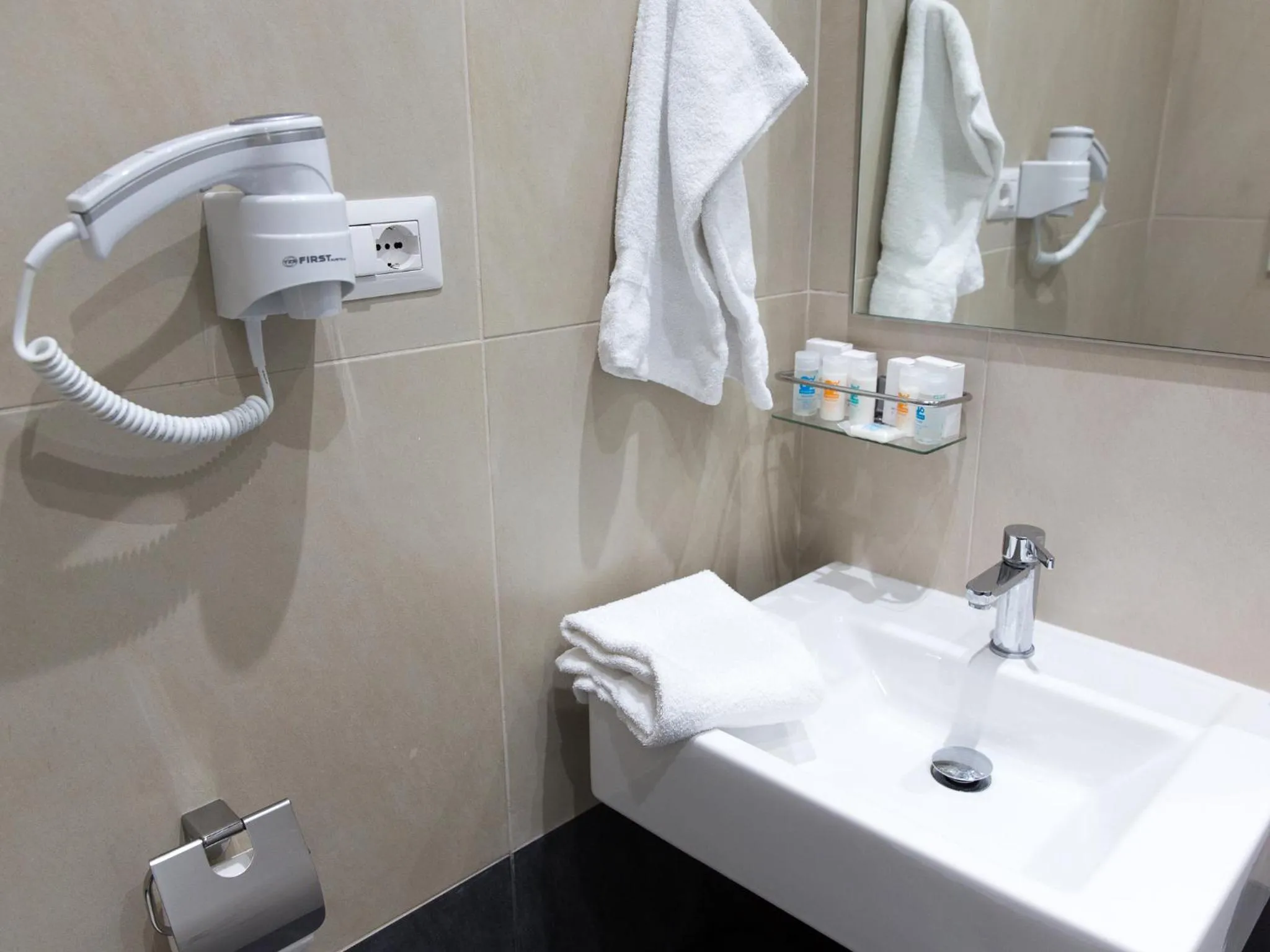 Bathroom in Venustas Roma Hotel