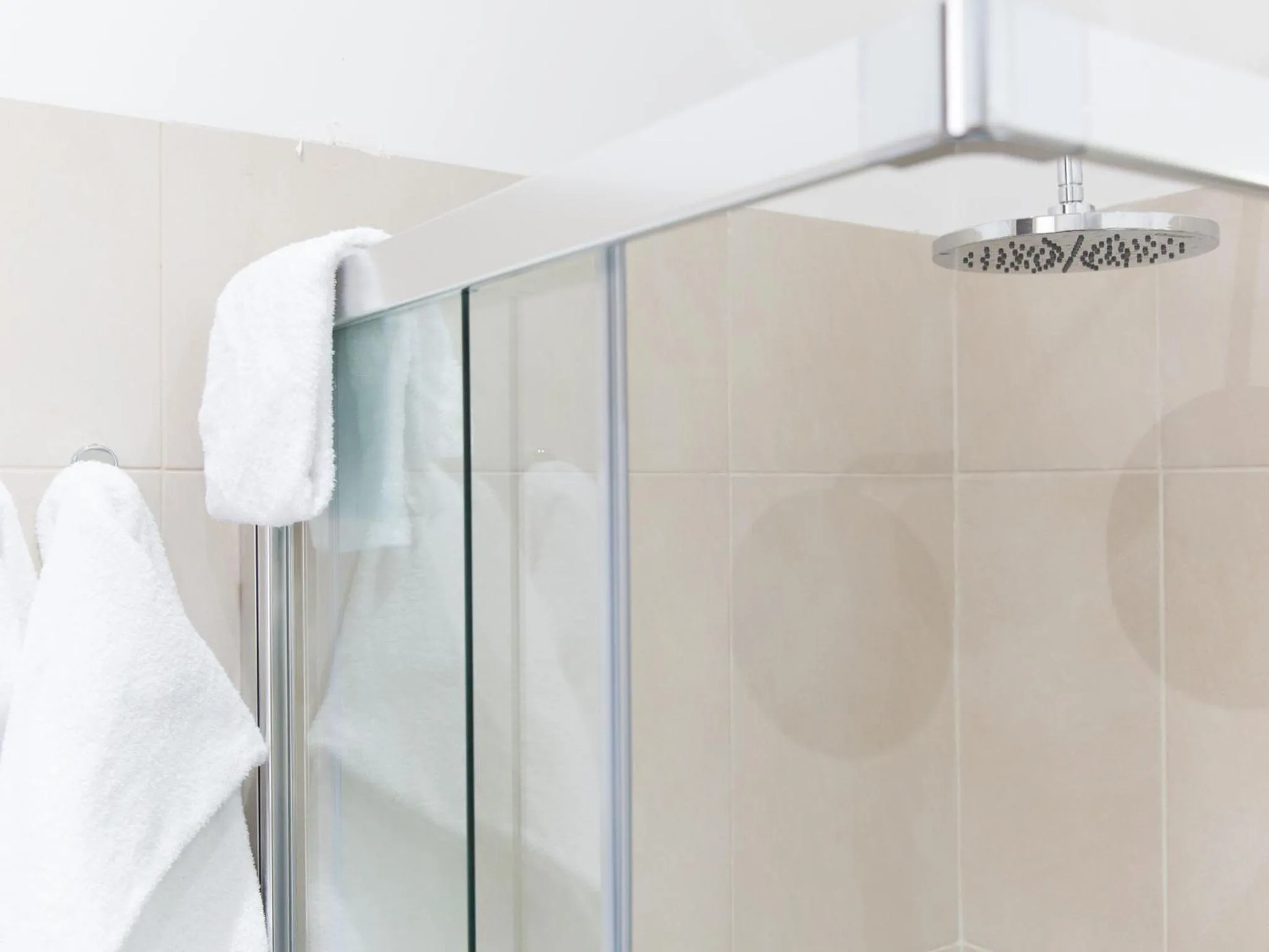 Shower in Venustas Roma Hotel