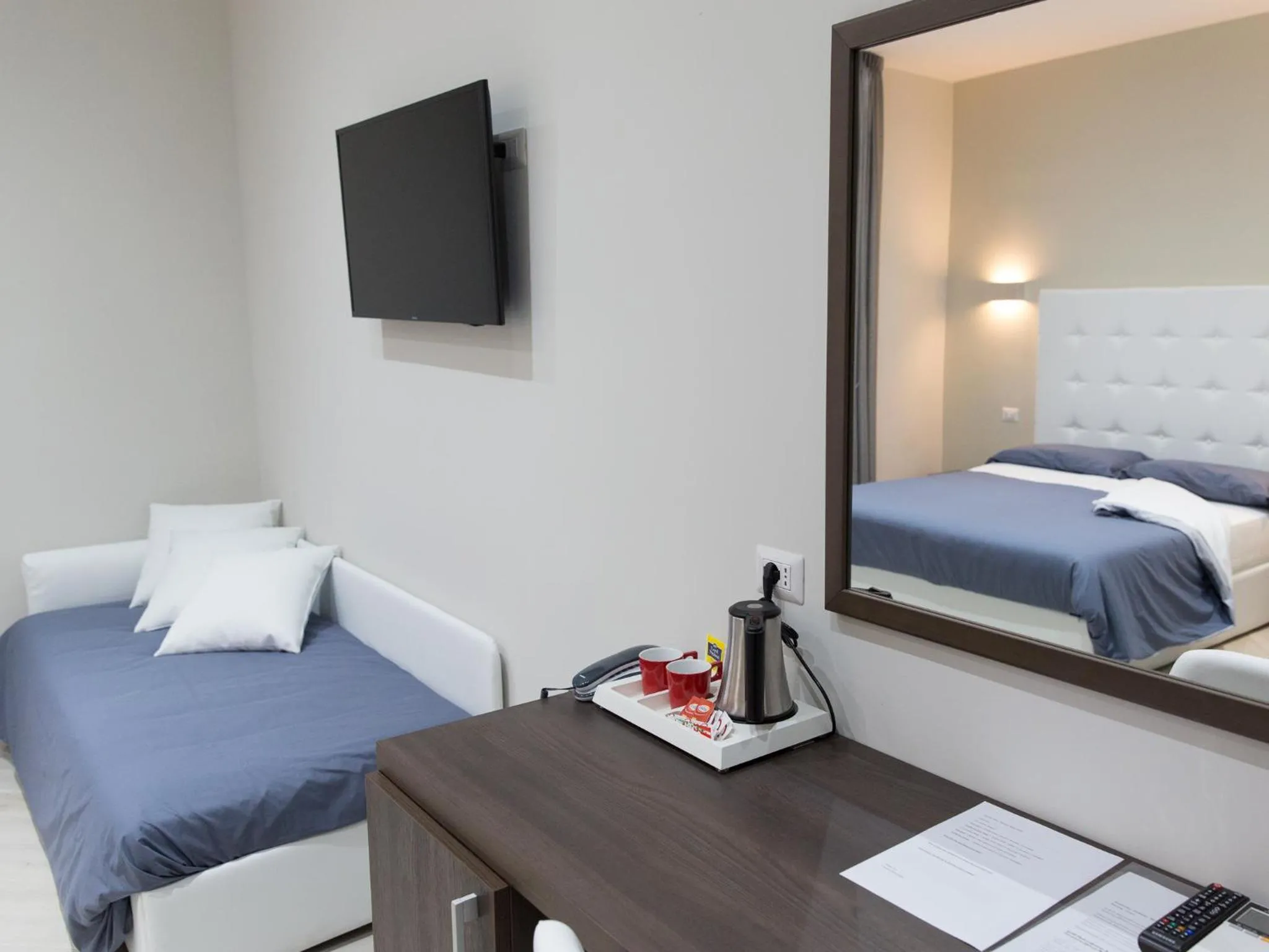 Photo of the whole room, Bed in Venustas Roma Hotel