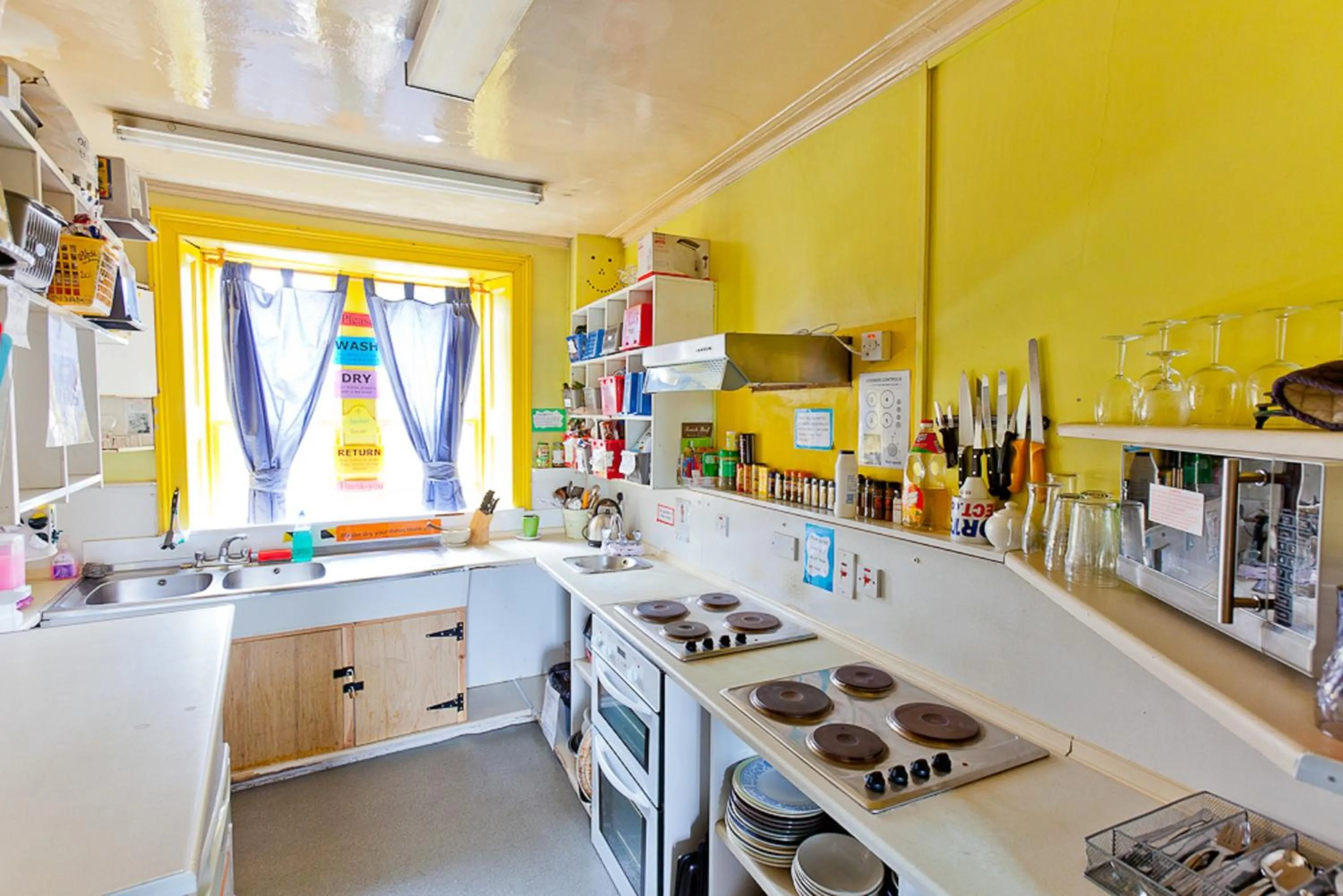 Communal kitchen in Inverness Student Hotel