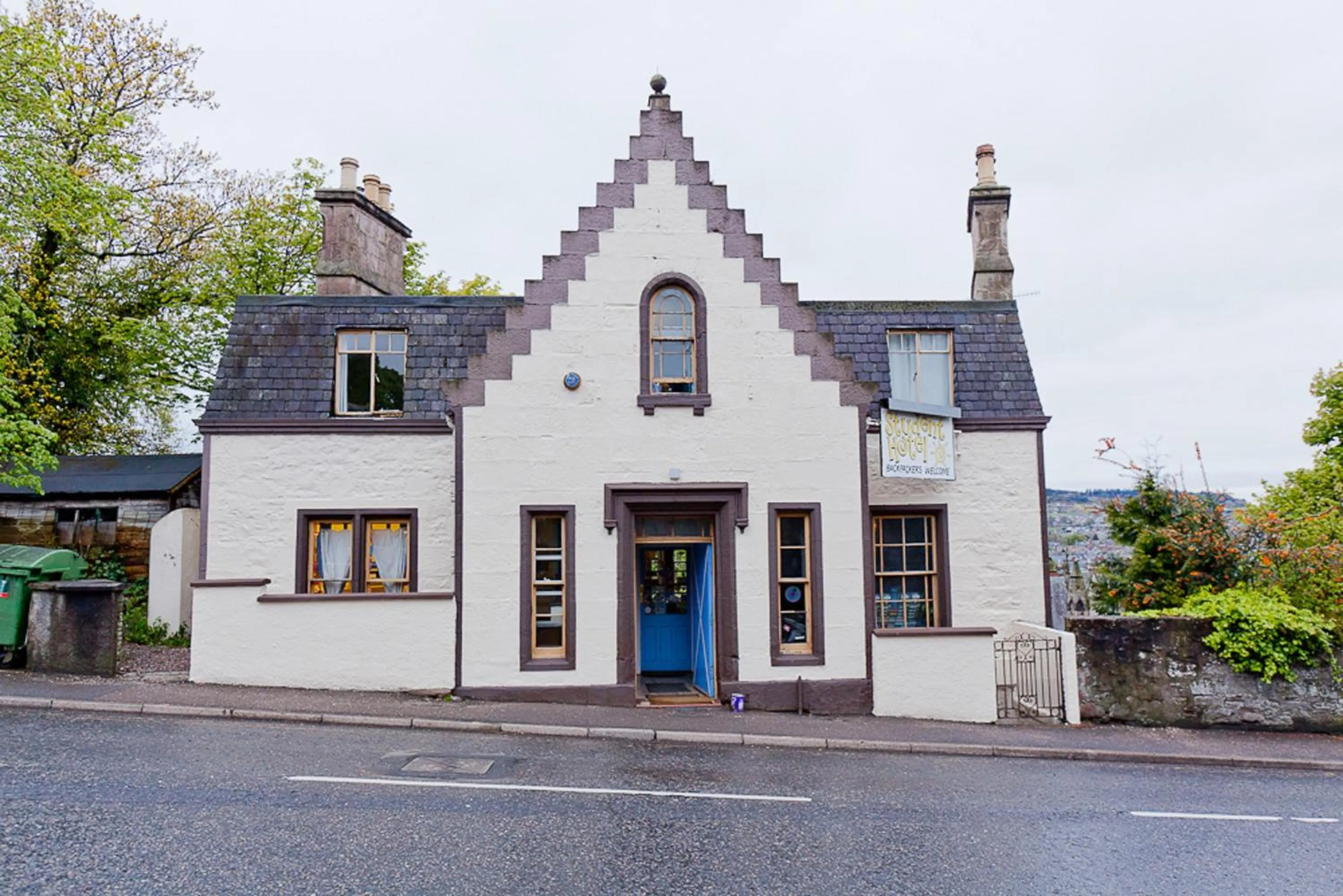 Facade/entrance in Inverness Student Hotel