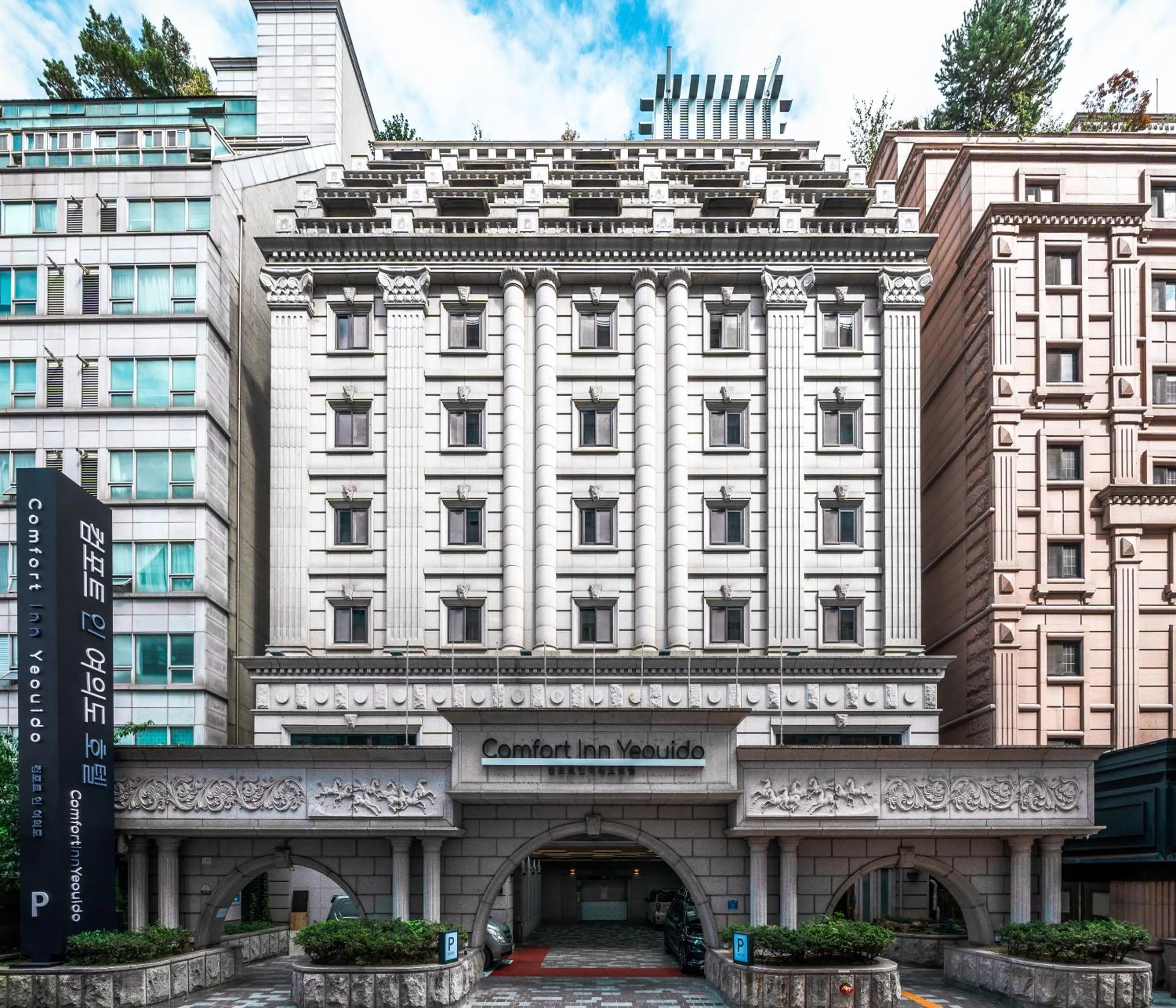 Property building in Comfort inn Yeouido