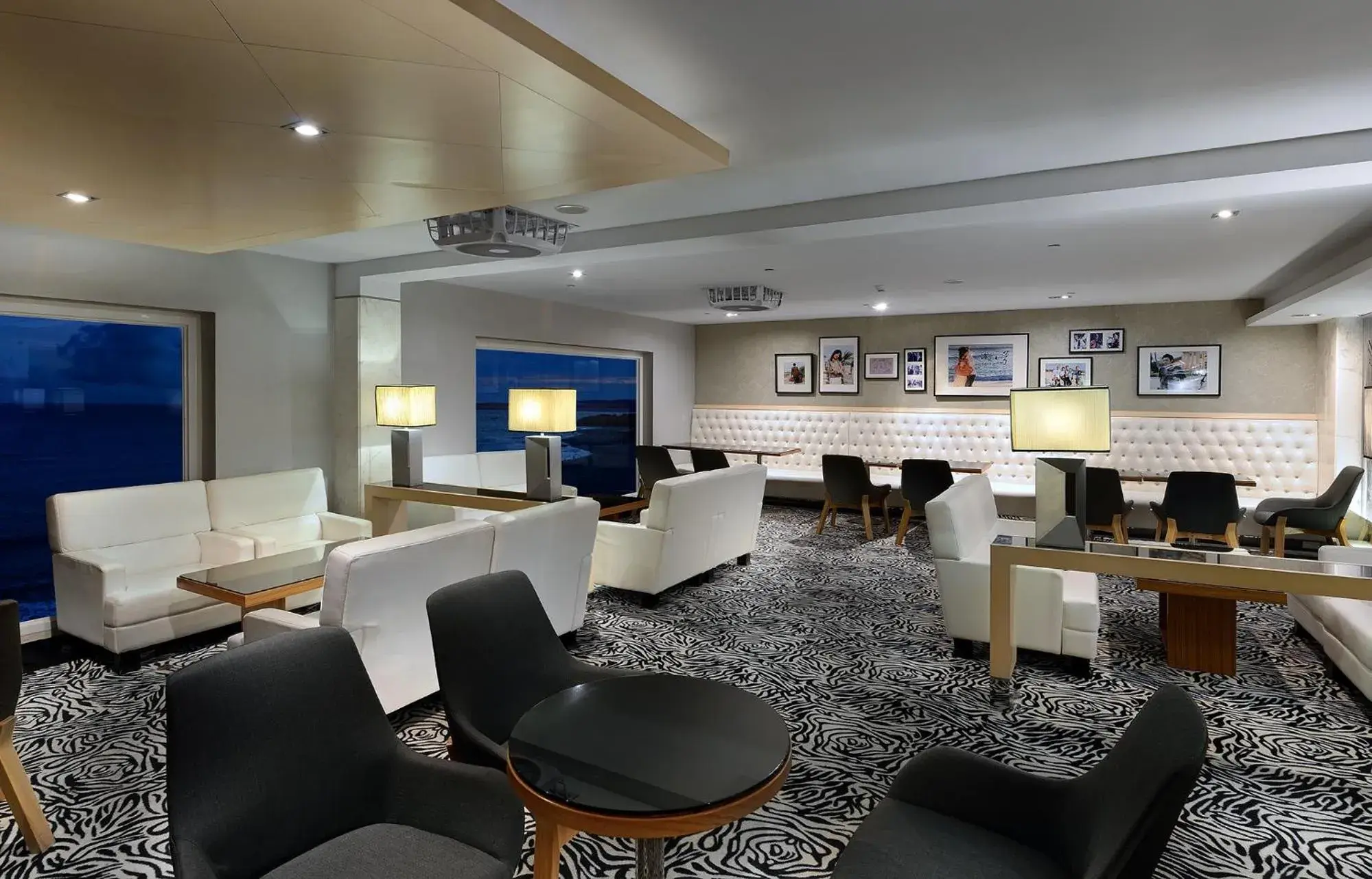 Lounge or bar in Chateau Beach Resort Kenting Lounge or bar in Chateau Beach Resort Kenting