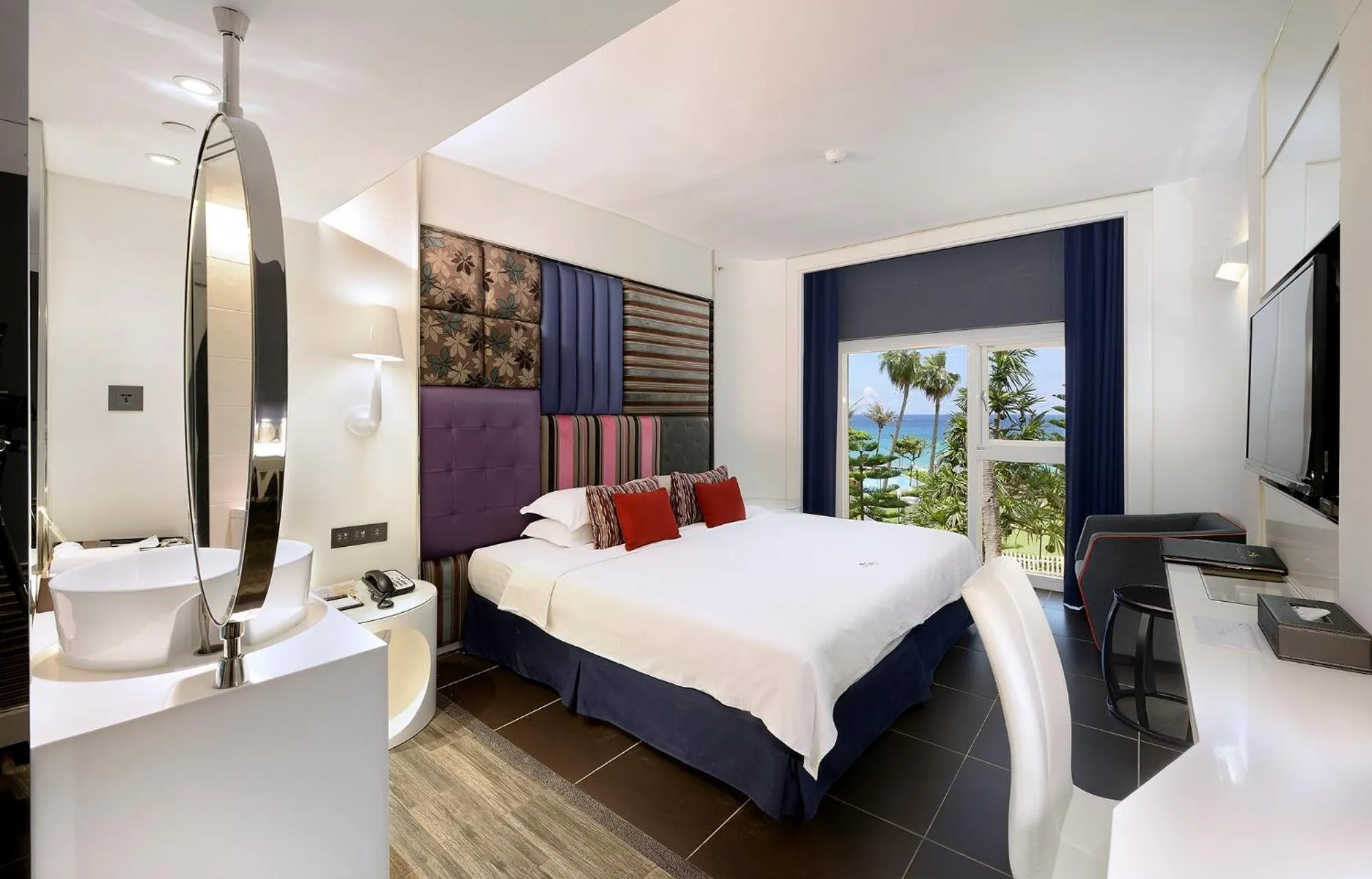 Bed in Chateau Beach Resort Kenting