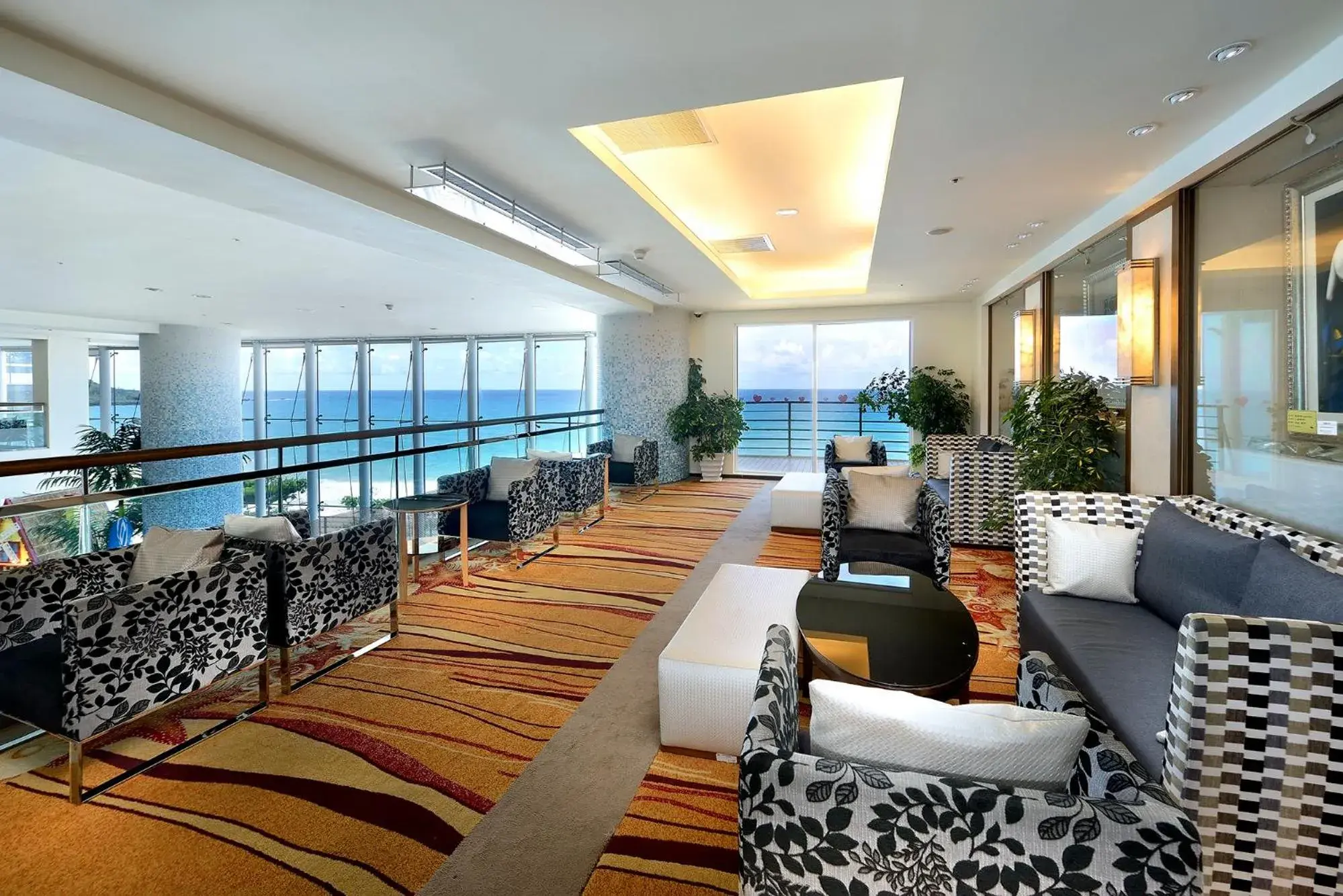 Lounge or bar in Chateau Beach Resort Kenting Lounge or bar in Chateau Beach Resort Kenting