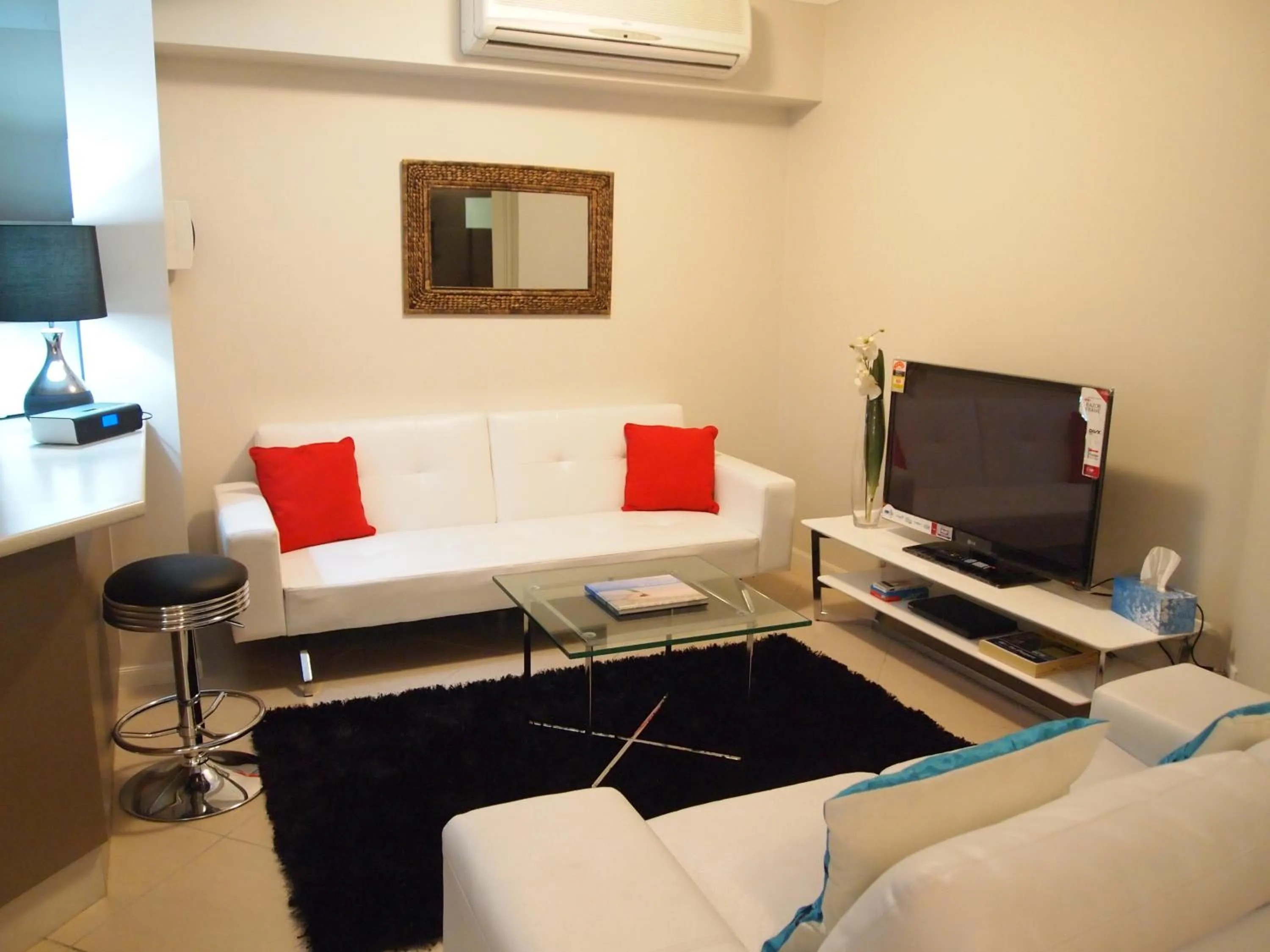 TV and multimedia in Edge Apartments Cairns