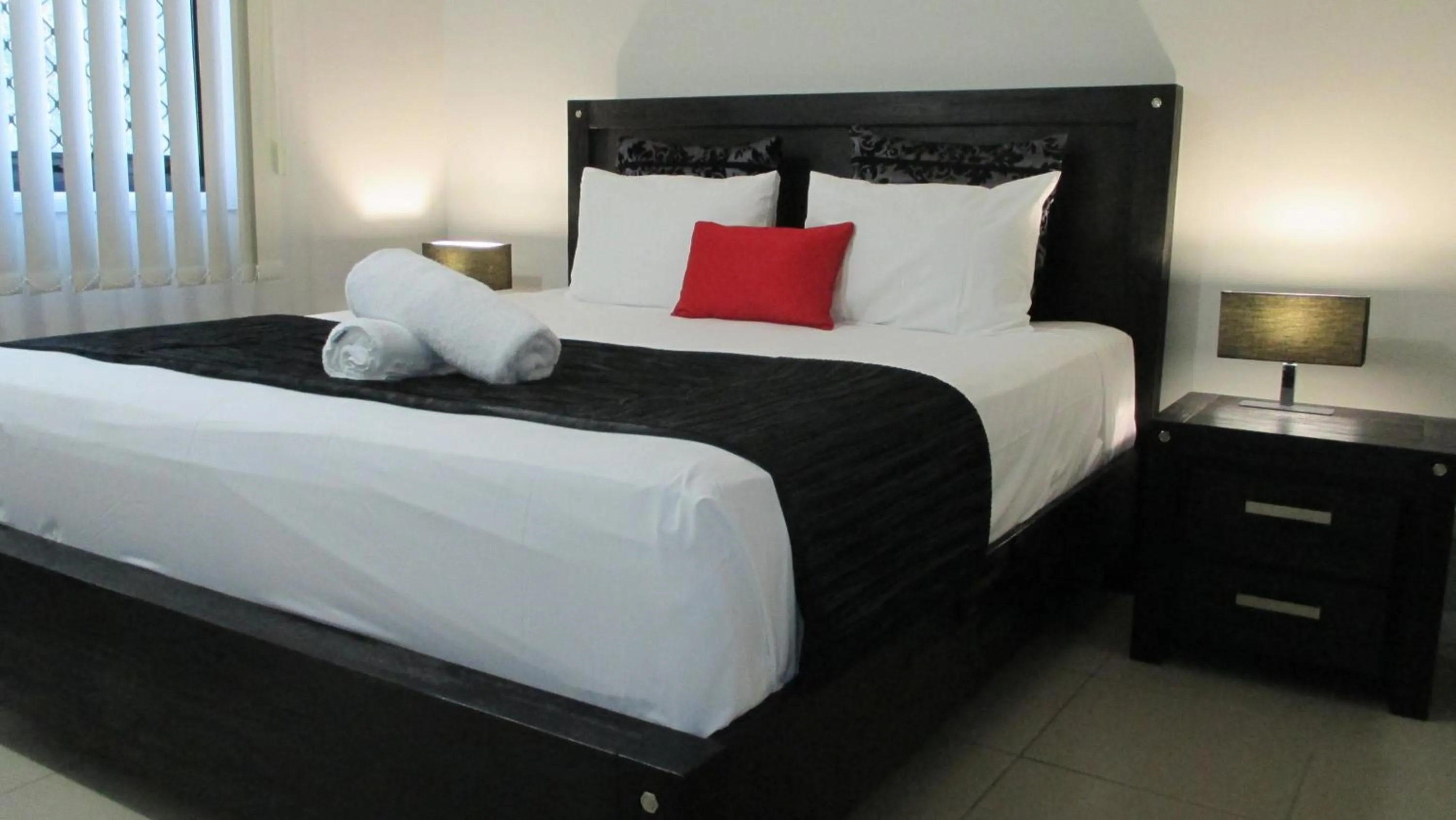 Bedroom, Bed in Edge Apartments Cairns