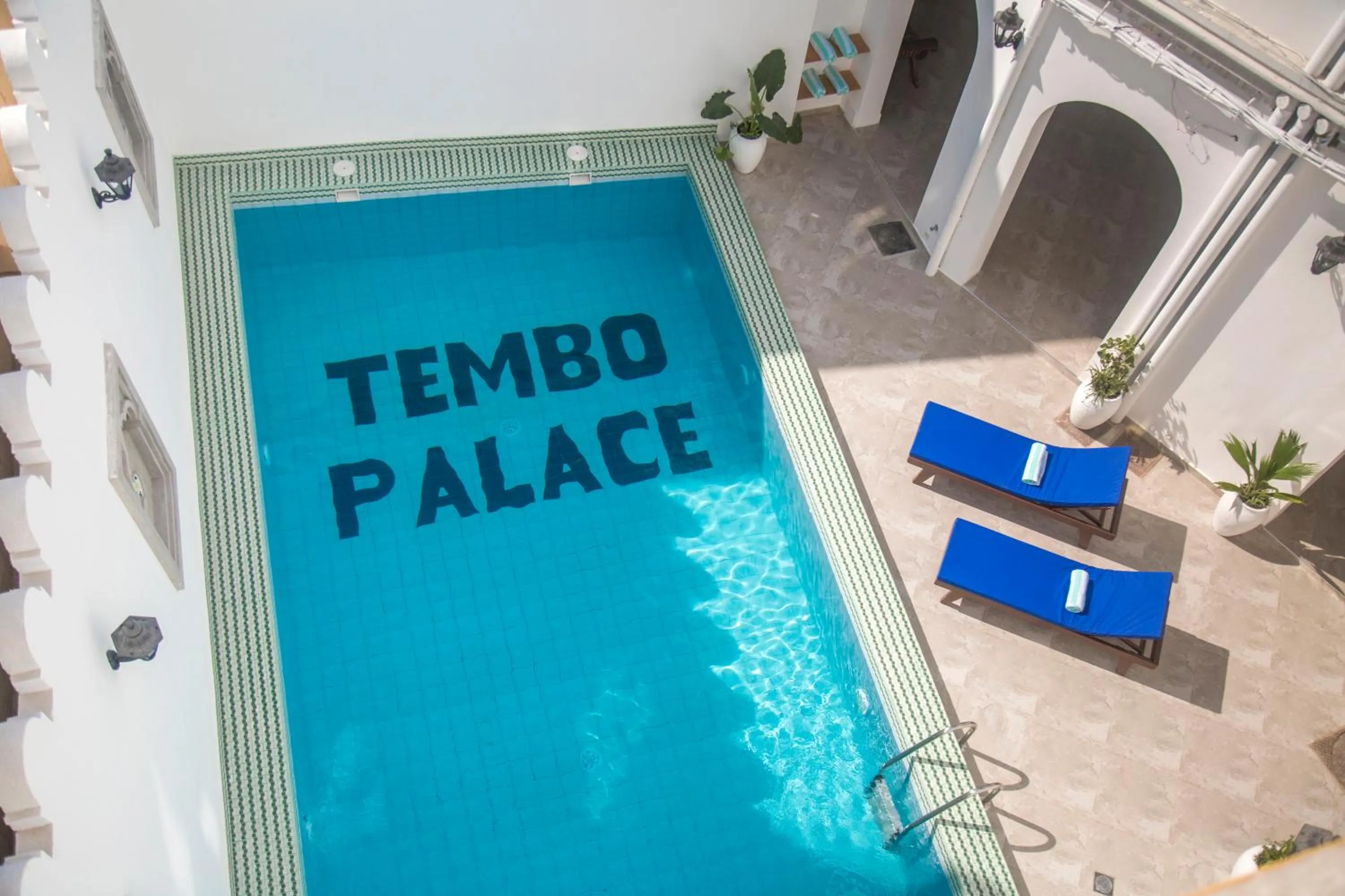 Swimming pool in Tembo Palace Hotel