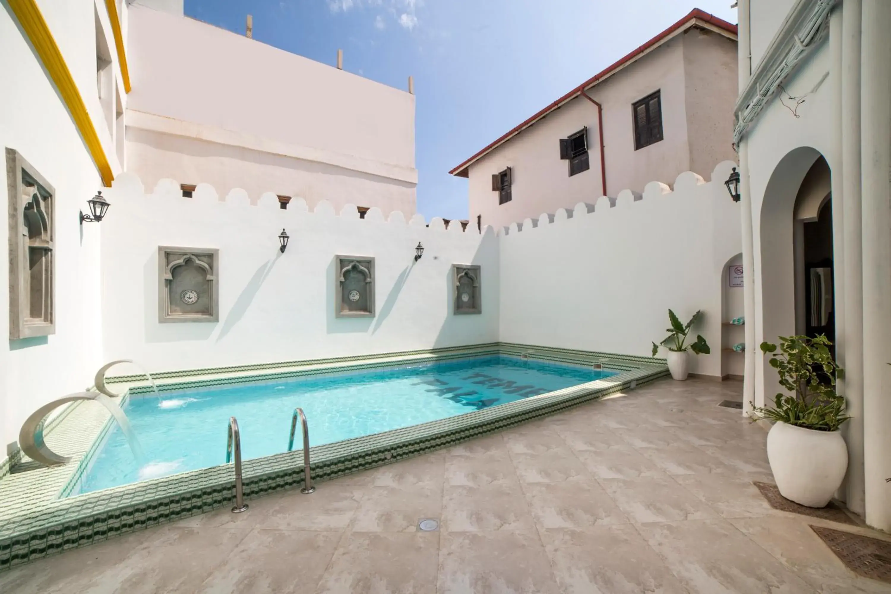 Swimming pool in Tembo Palace Hotel Swimming pool in Tembo Palace Hotel