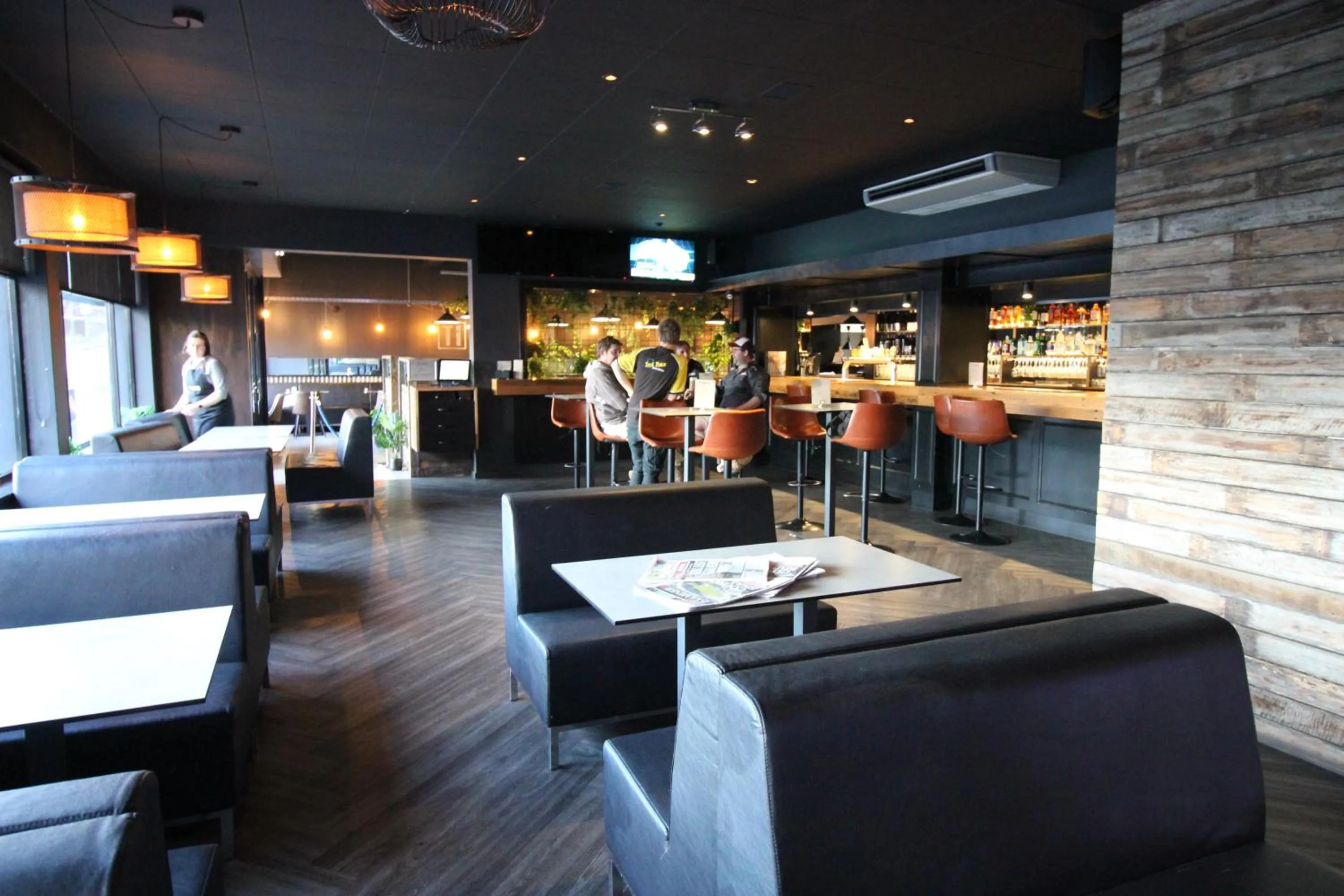 Restaurant/places to eat in Hotel Launceston