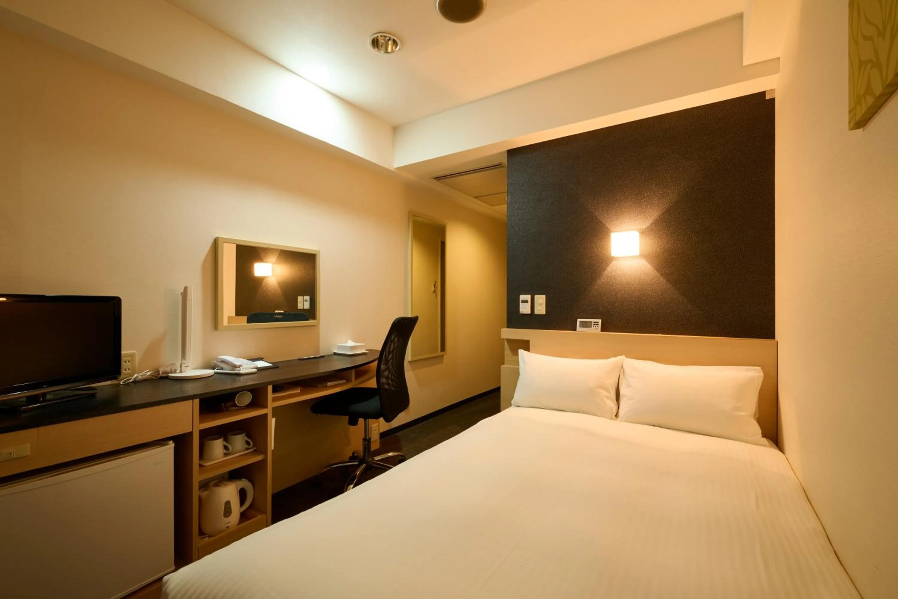Photo of the whole room, Bed in Smile Hotel Kyoto Shijo