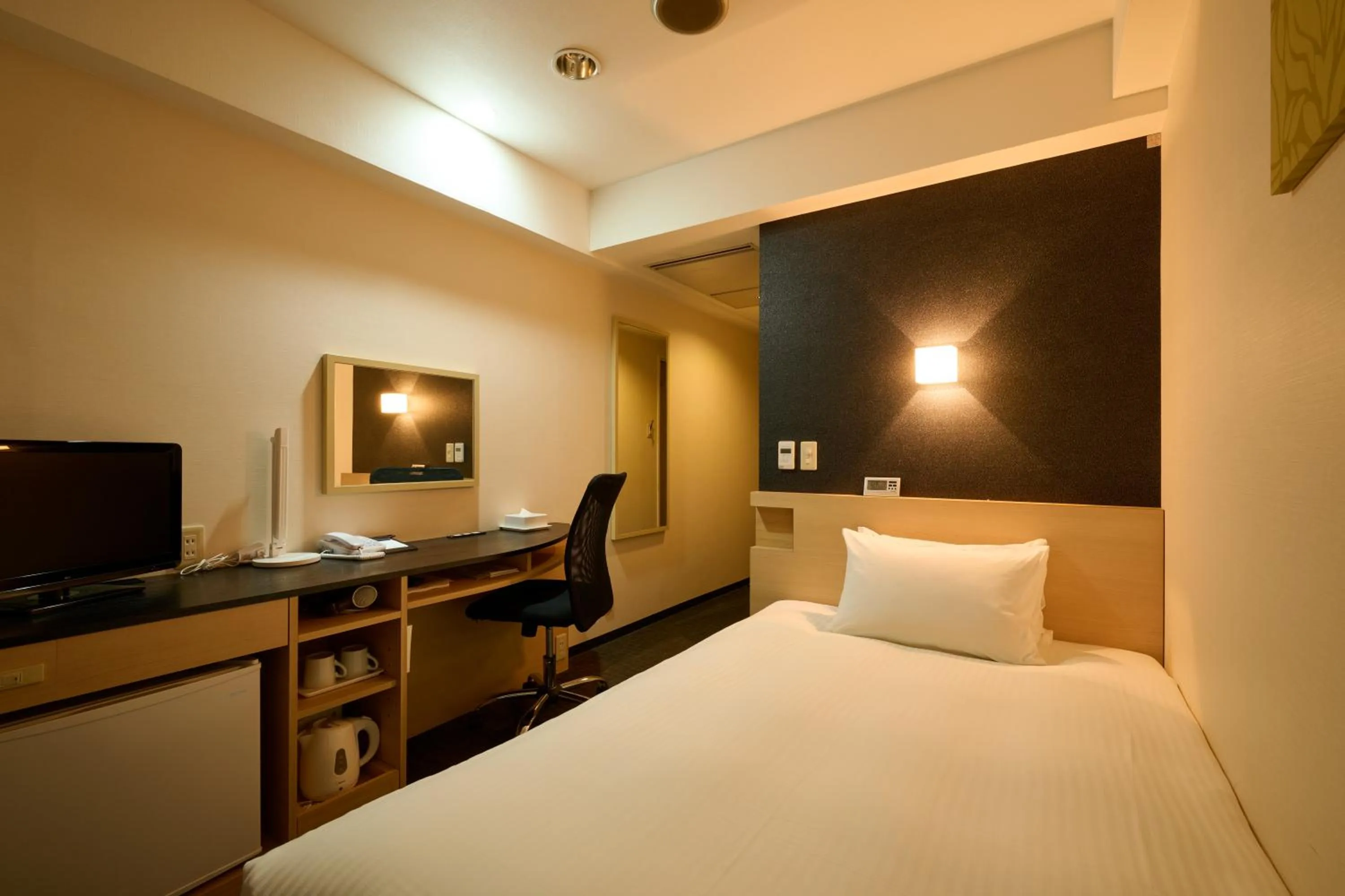 Photo of the whole room, Bed in Smile Hotel Kyoto Shijo