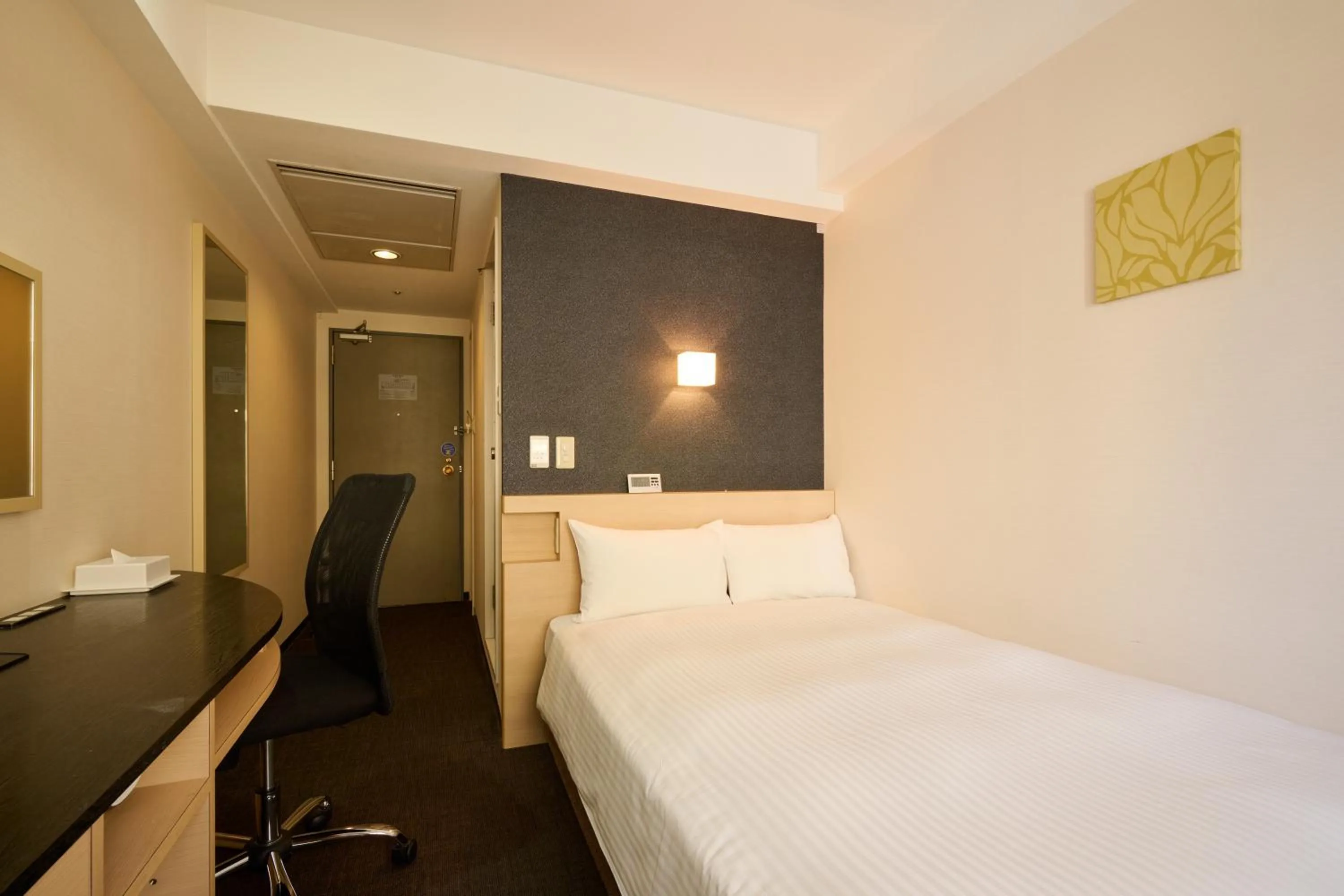 Photo of the whole room, Bed in Smile Hotel Kyoto Shijo