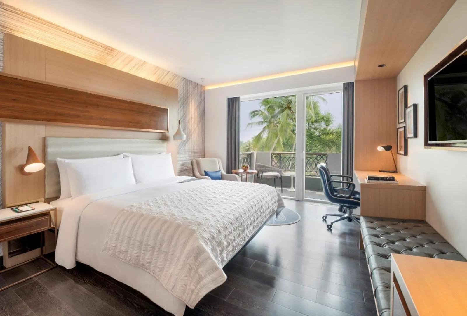 Bed in Le Meridien Goa, Calangute