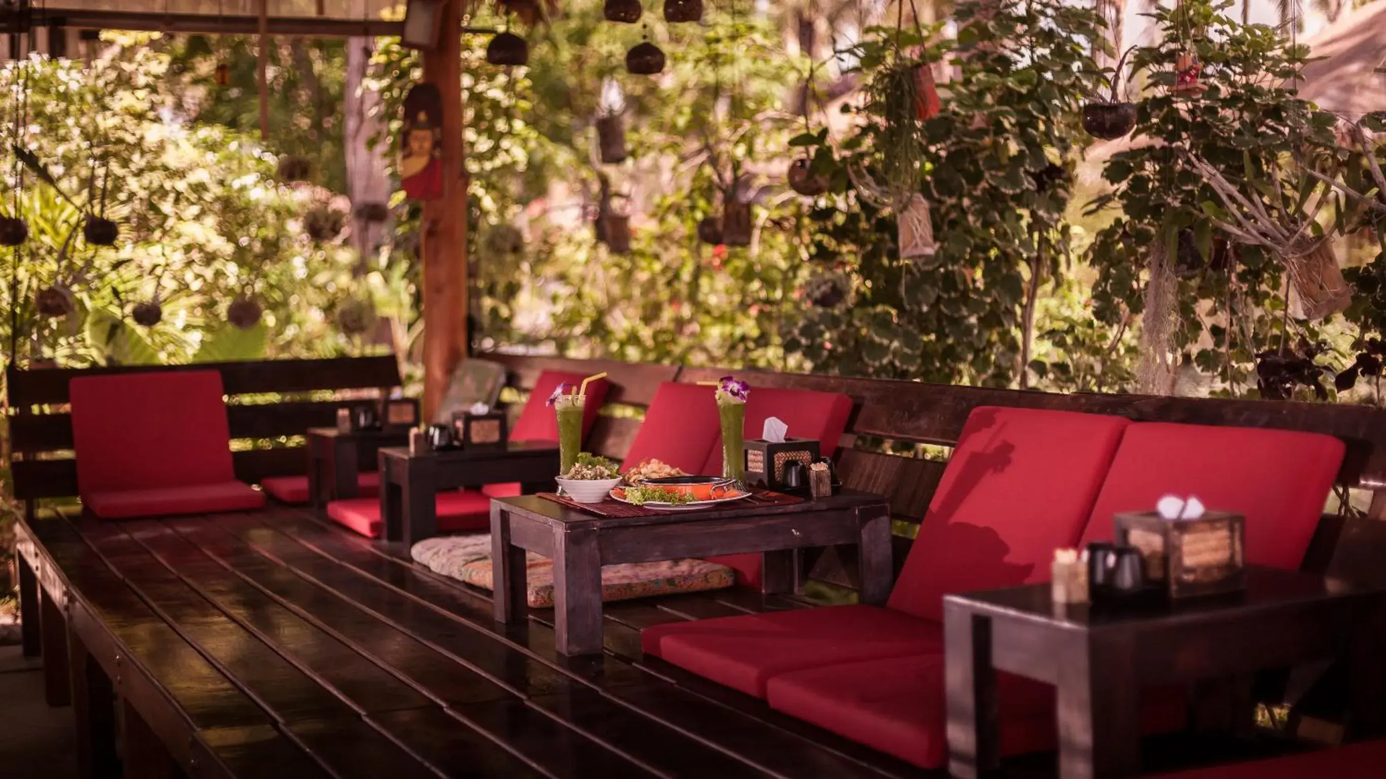 Lounge or bar in Baan Manali Resort Lounge or bar in Baan Manali Resort