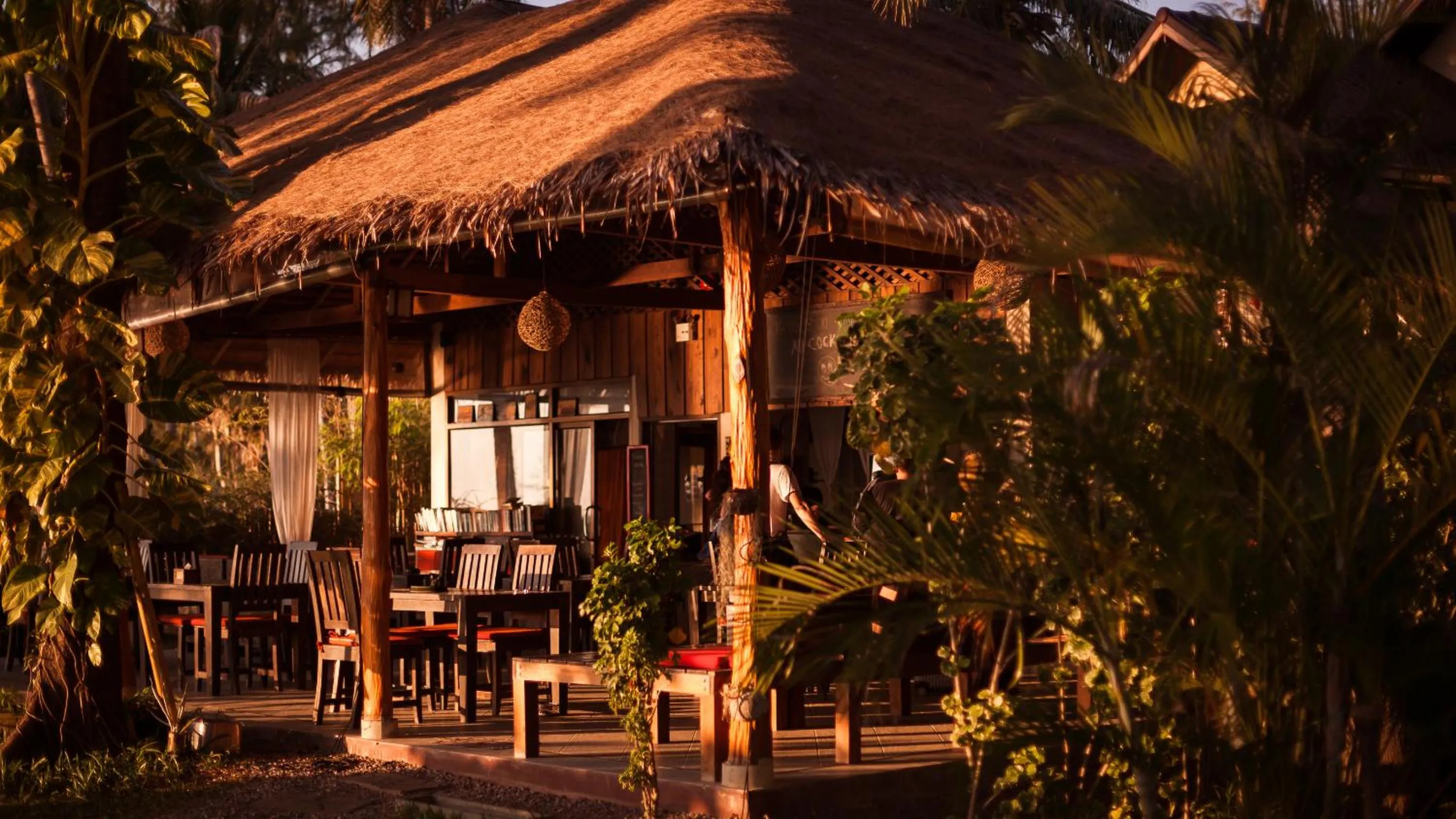 Restaurant/places to eat in Baan Manali Resort