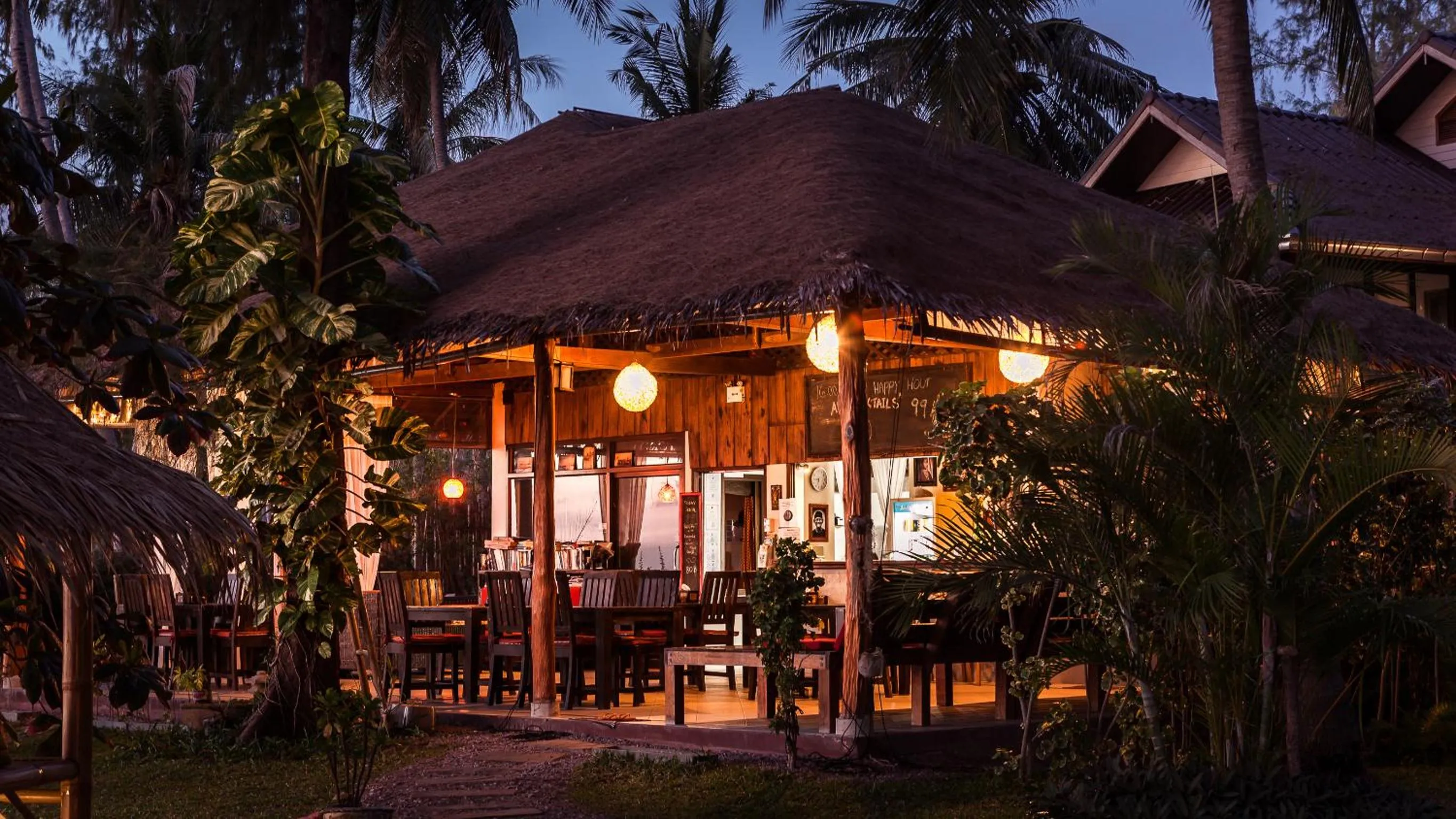 Restaurant/places to eat in Baan Manali Resort