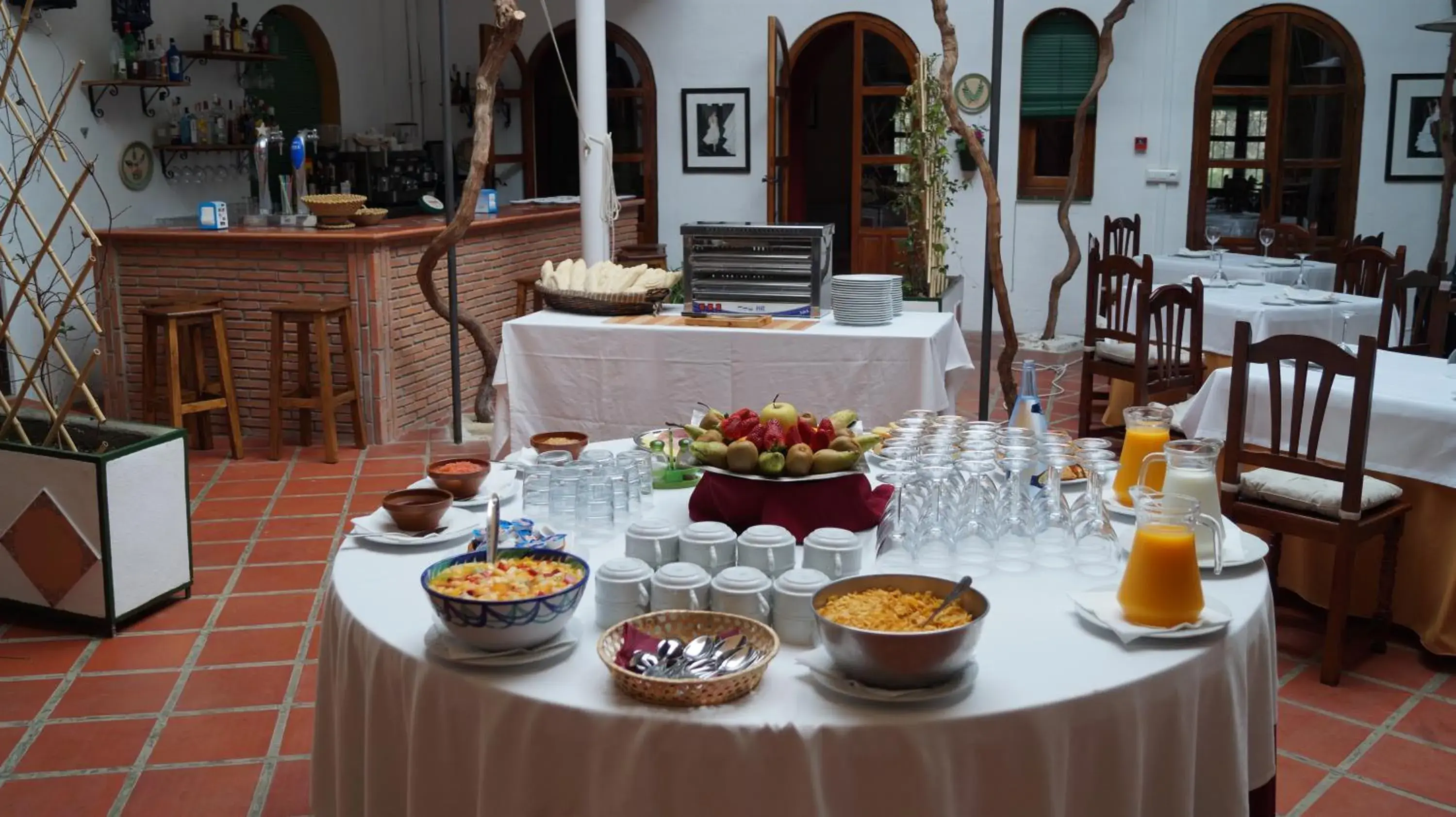 Twin Room with Extra Bed in Caserio de Iznájar Twin Room with Extra Bed in Caserio de Iznájar