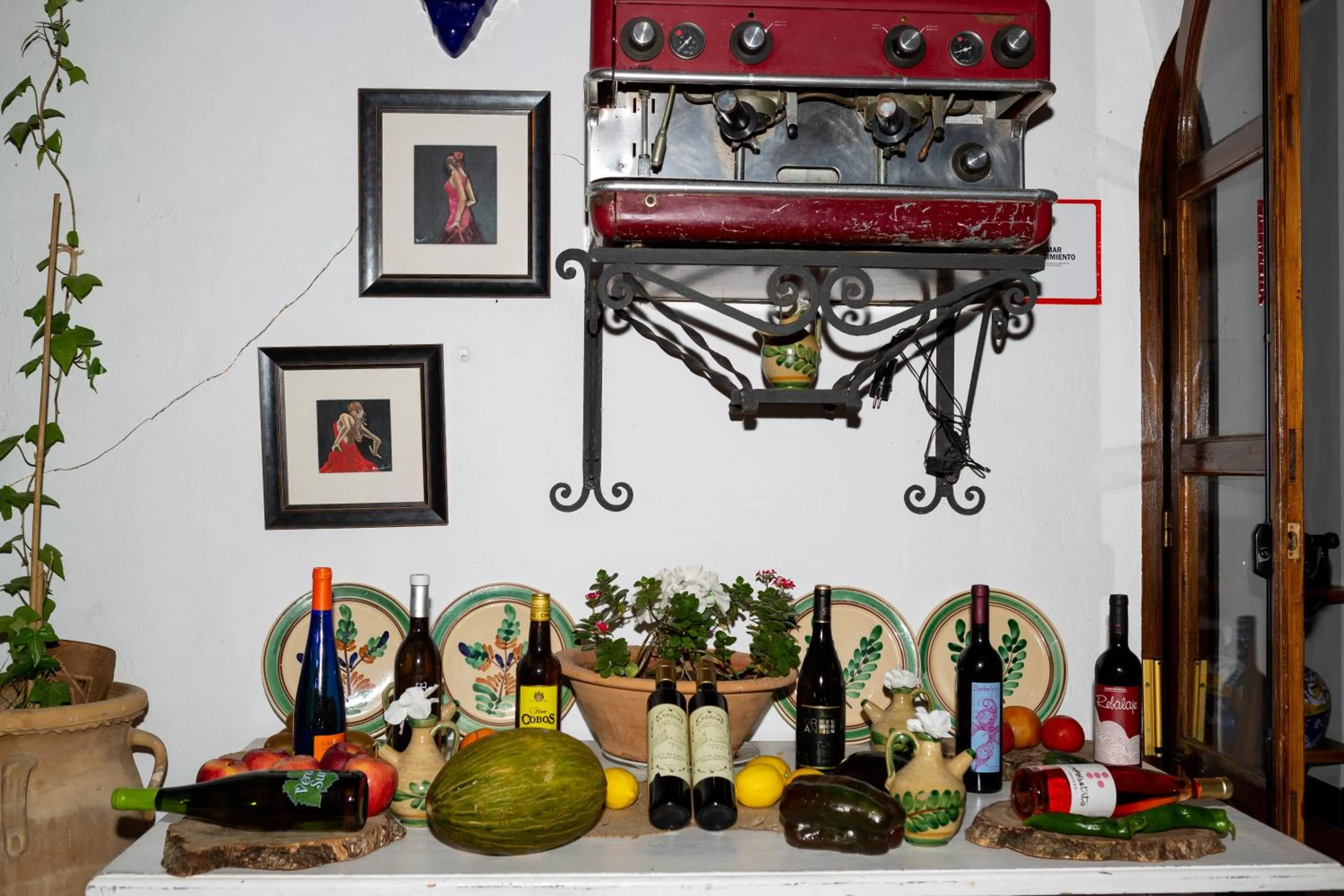 Food and drinks in Caserio de Iznájar