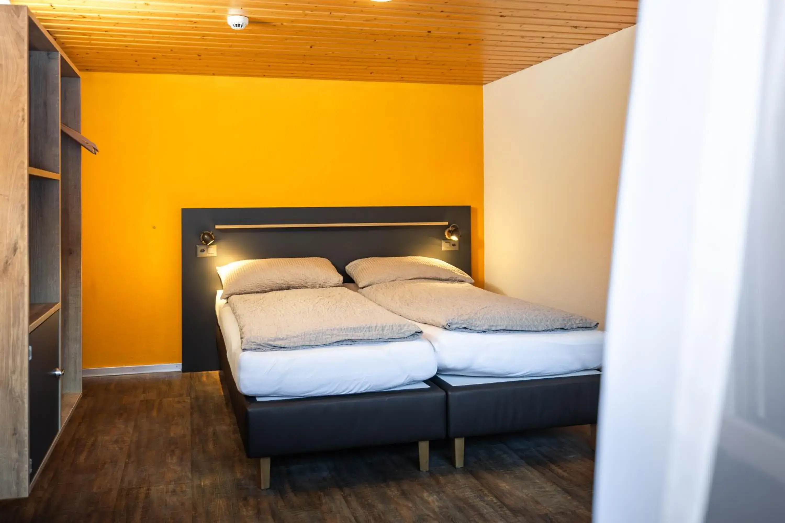 Photo of the whole room, Bed in Eiger Lodge Easy Photo of the whole room, Bed in Eiger Lodge Easy