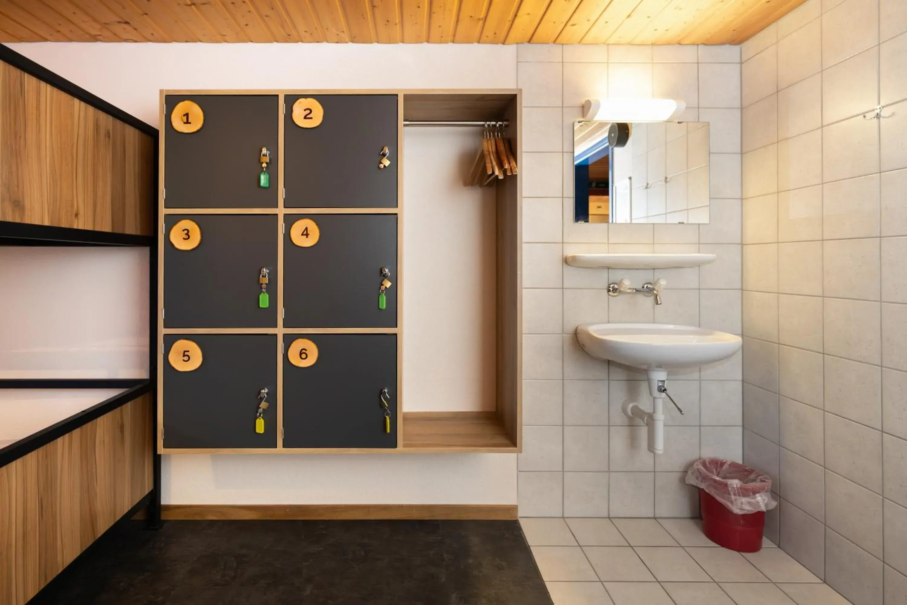 Photo of the whole room in Eiger Lodge Easy Photo of the whole room in Eiger Lodge Easy