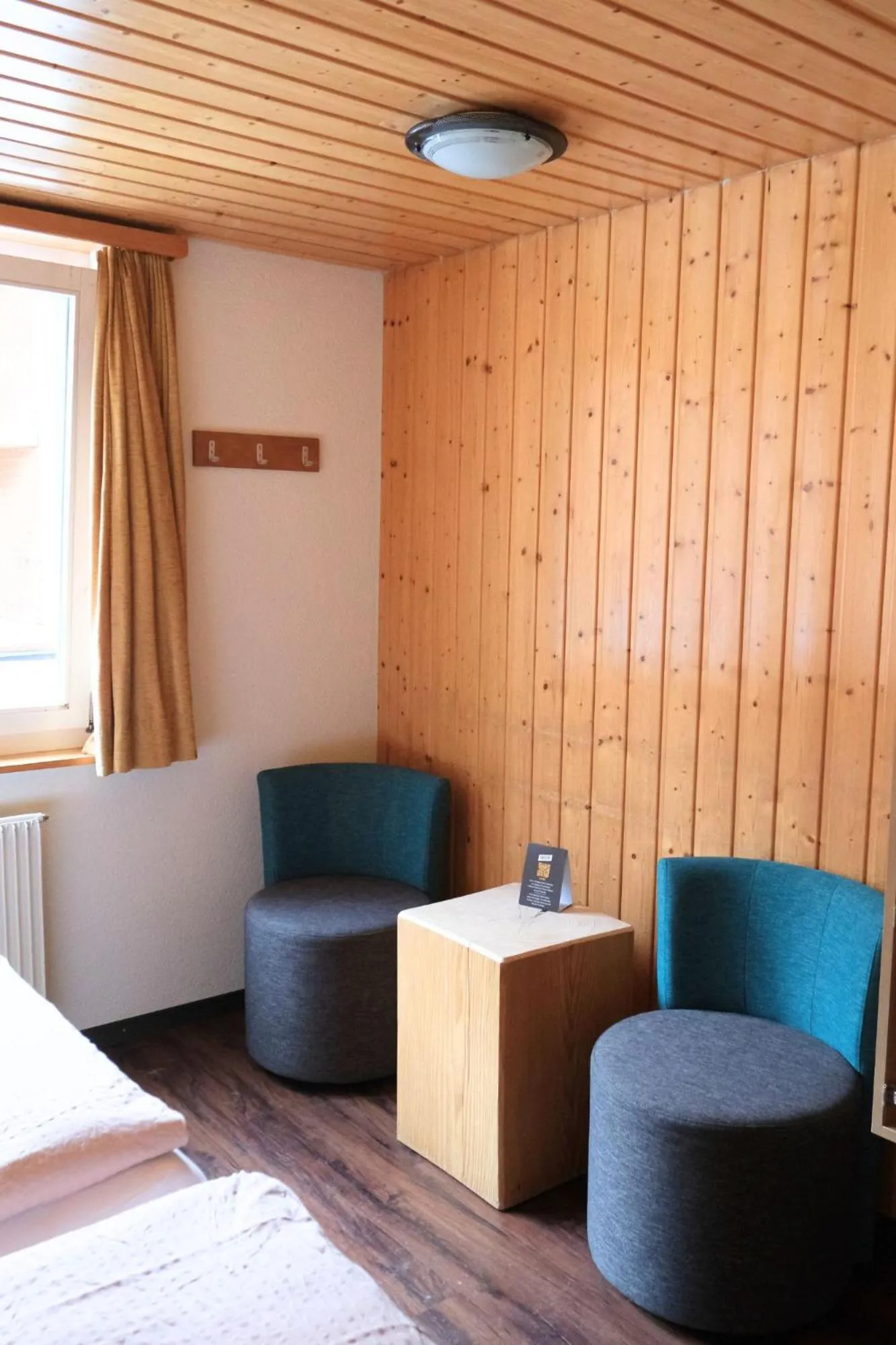 Seating area in Eiger Lodge Easy