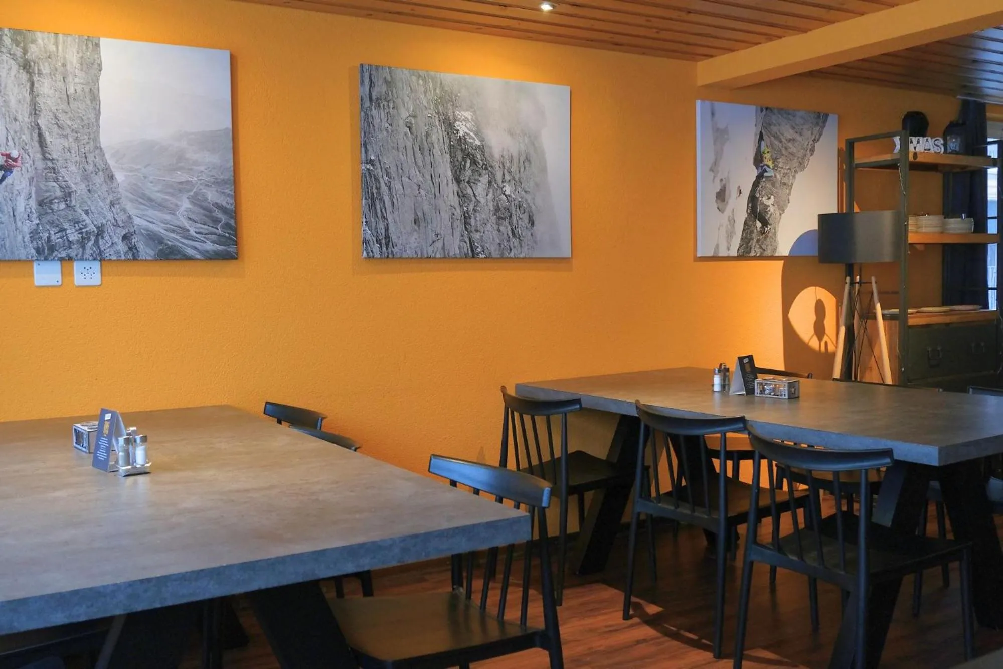 Breakfast in Eiger Lodge Easy