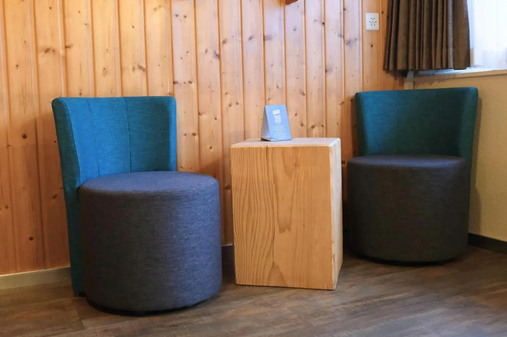 Double Room with Shared Bathroom in Eiger Lodge Easy Double Room with Shared Bathroom in Eiger Lodge Easy