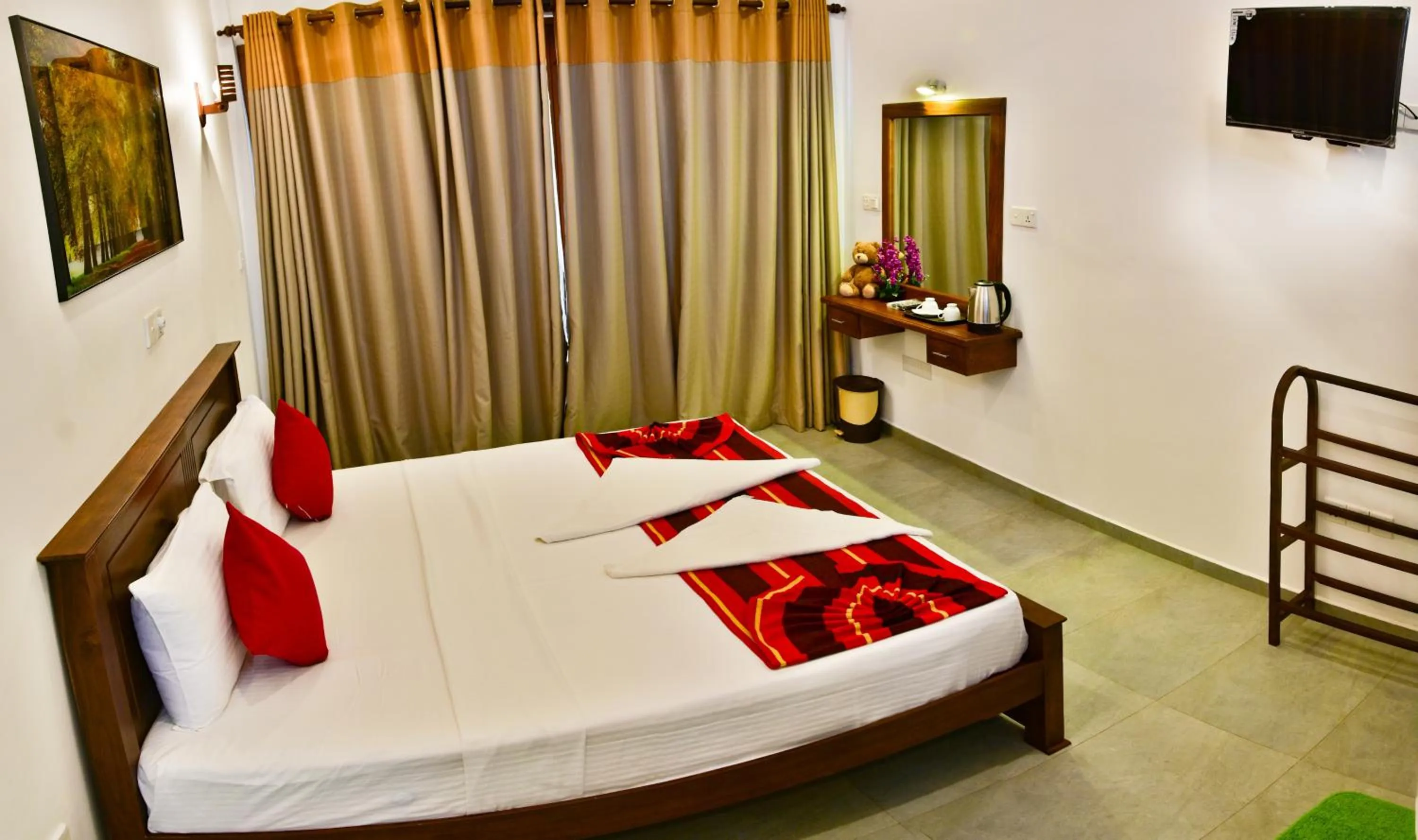 Bedroom, Bed in Rominrich